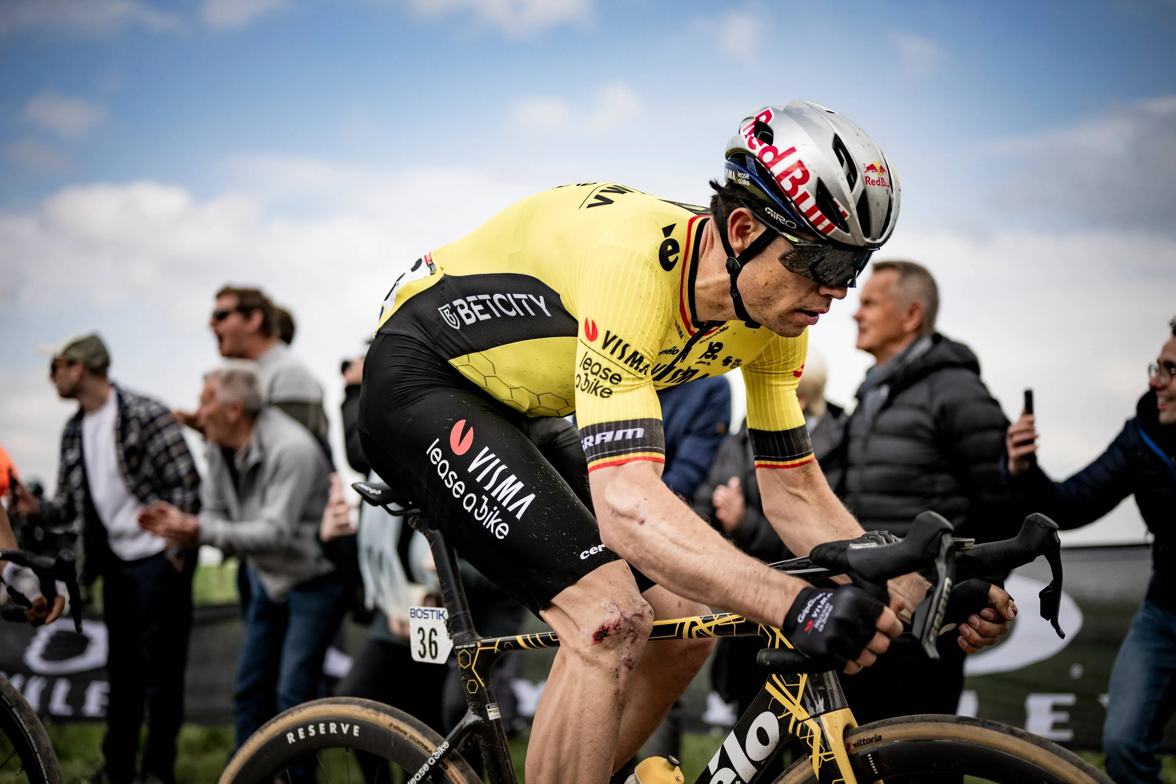 Is Wout van Aert no longer a spring specialist? "He’ll always be slightly better in summer," says Bakelants