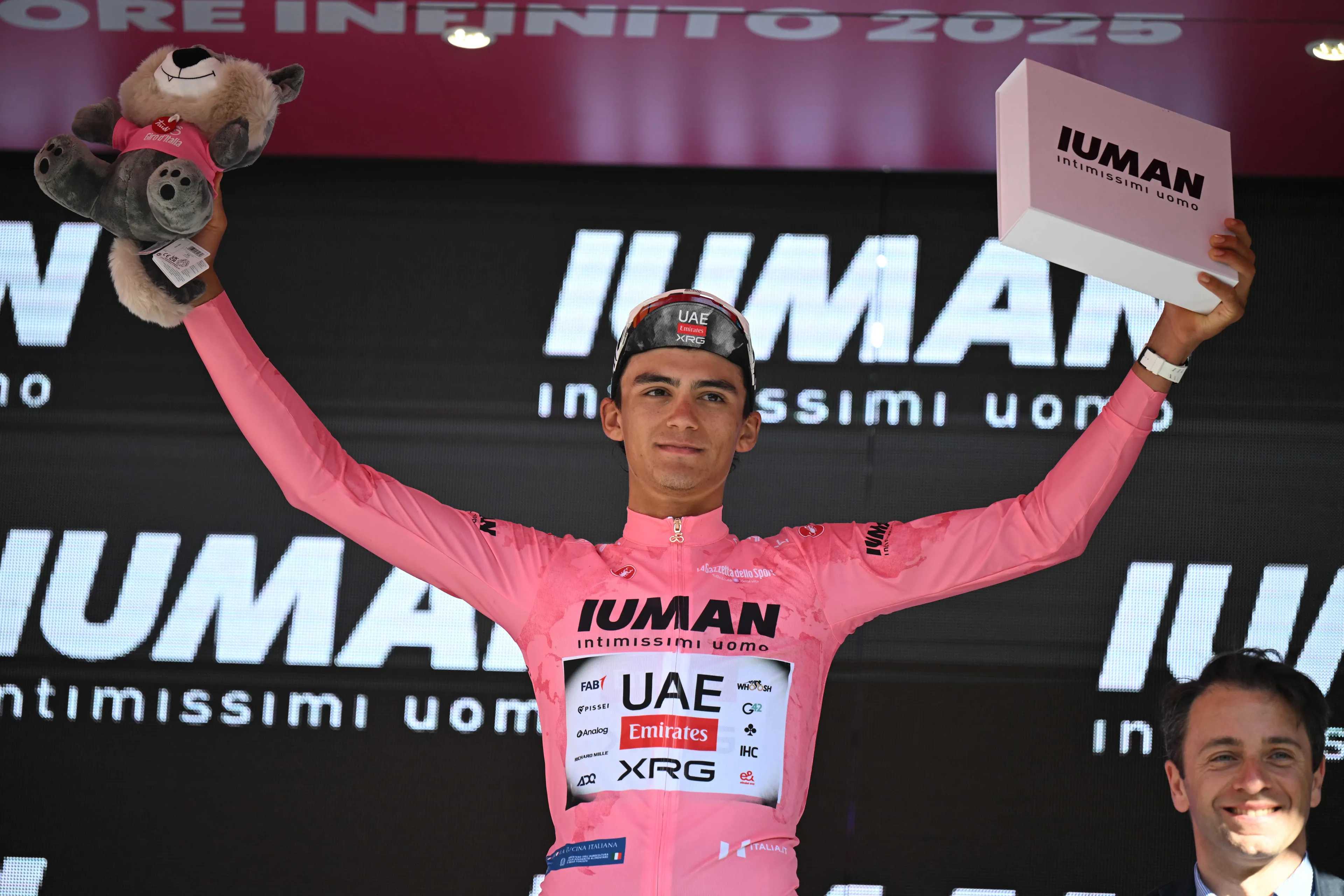 UAE and Del Toro after battle with van Aert, stitches for Ayuso, and clear leadership statement in the Giro