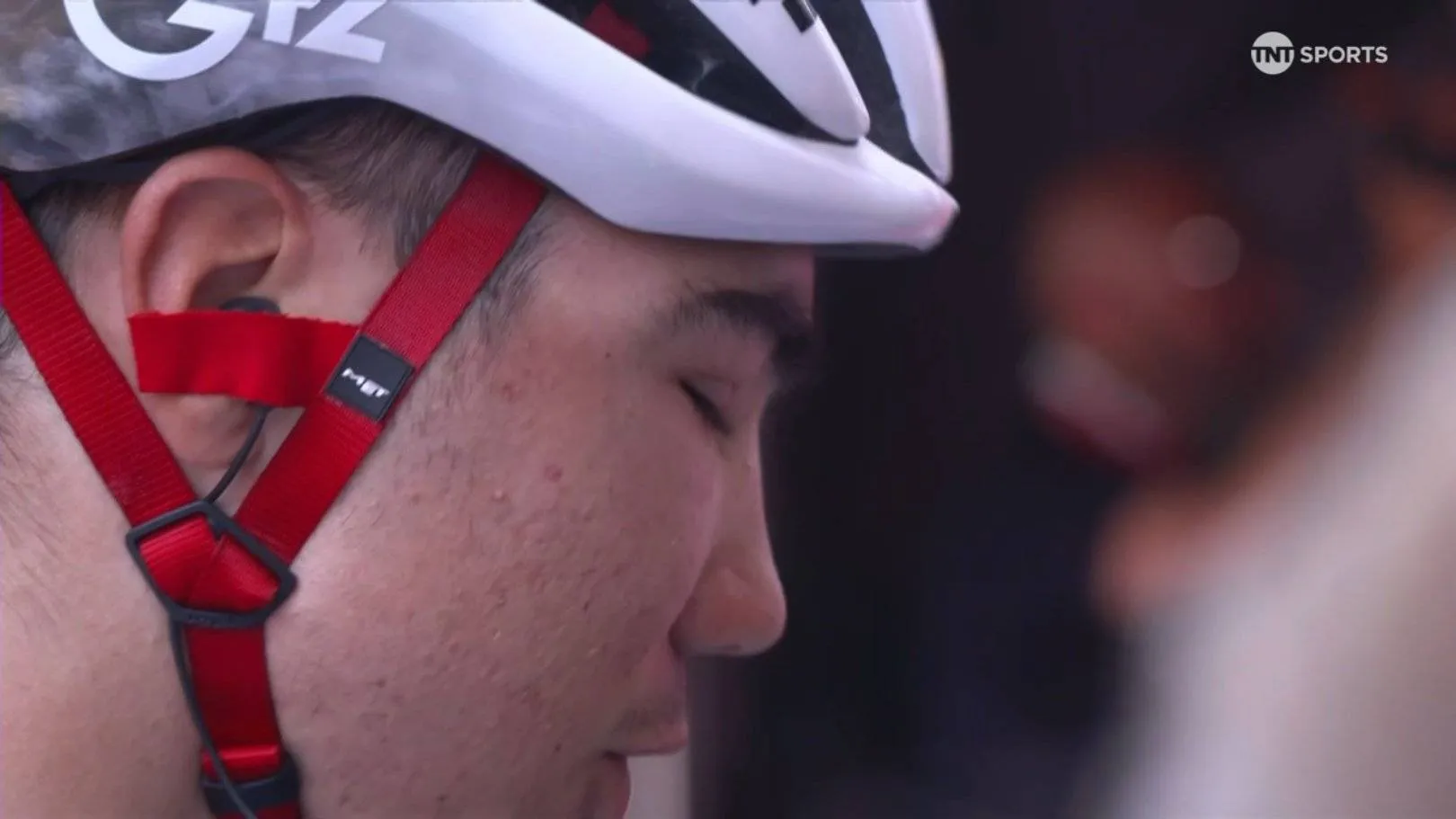 Bijensteek in oog doet Juan Ayuso de das om: Spanjaard verdwijnt uit Giro d'Italia