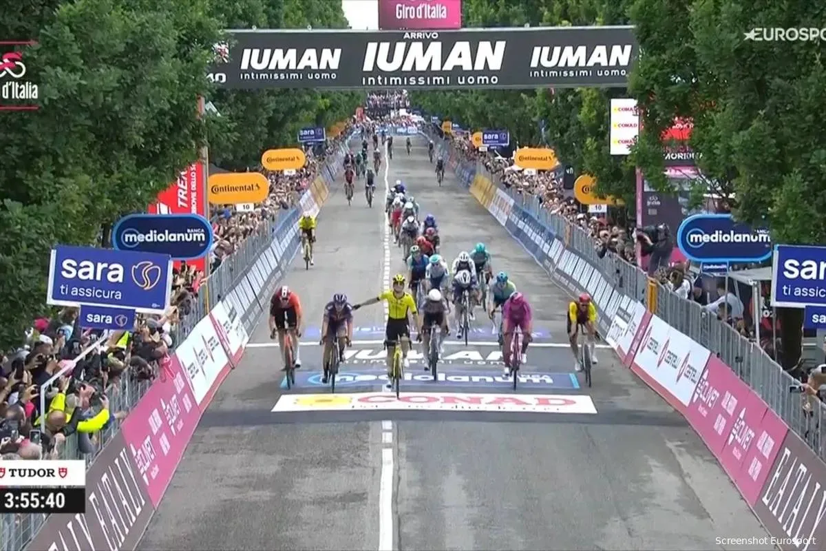 Kooij finally gets his Giro win! Dutchman takes the stage after perfect leadout from Van Aert in a tense sprint finish