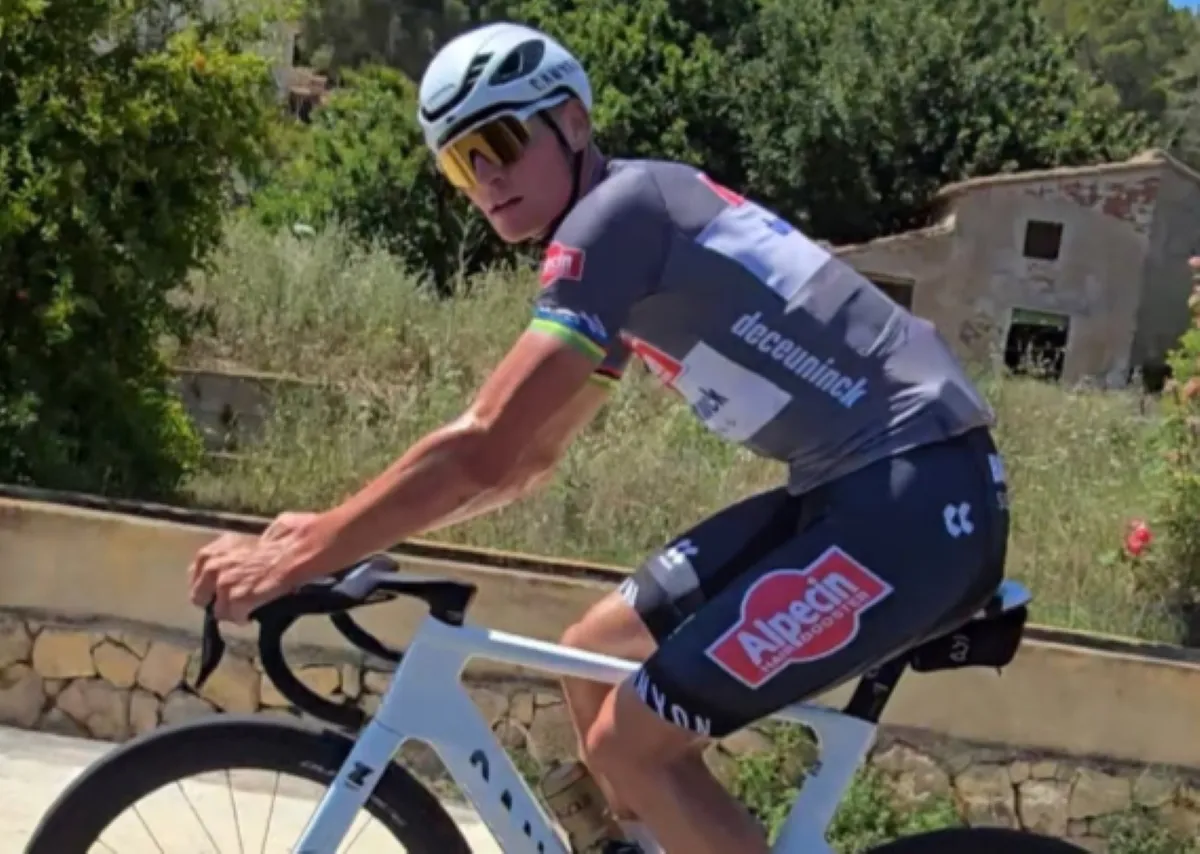 📸 One week after crash, van der Poel is back training on the road in Spain — without a brace