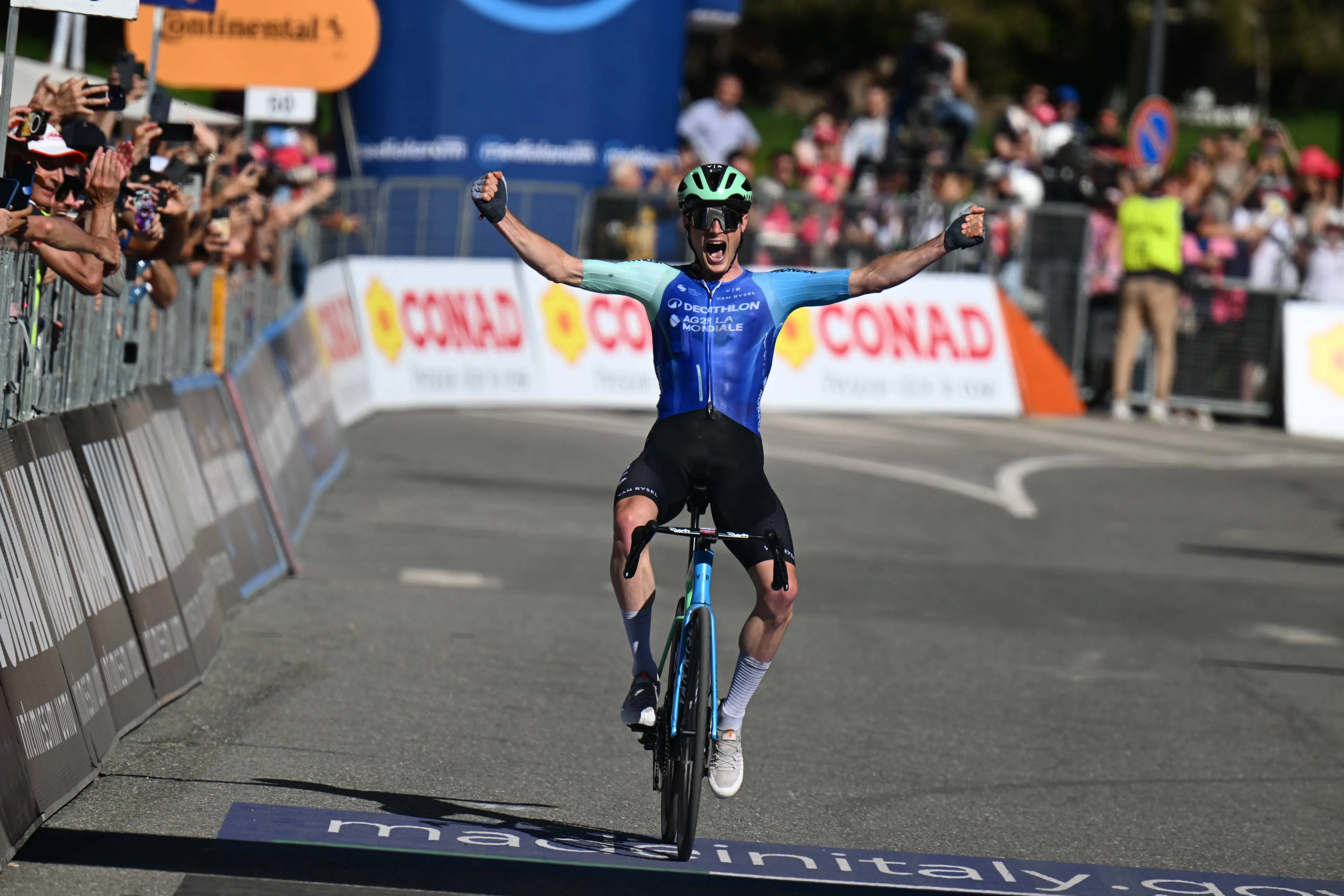 Man in vorm Prodhomme wint koninginnenrit in thuisland, Agostinacchio zorgt voor Italiaanse zege in Giro Next Gen
