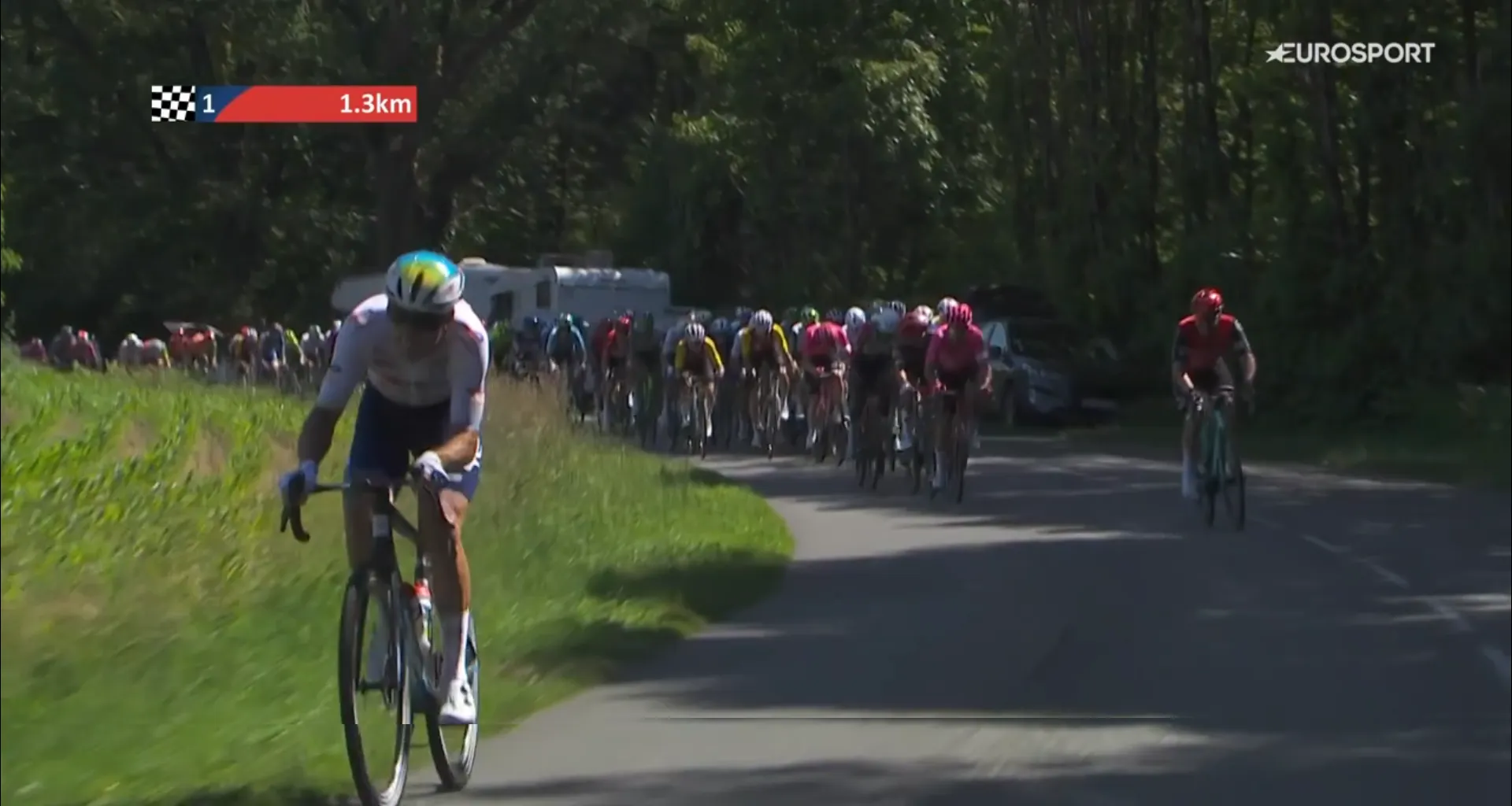 Op z'n Latours! Pierre Latour wint weer een keertje met zwoegende demarrage in Boucles de la Mayenne