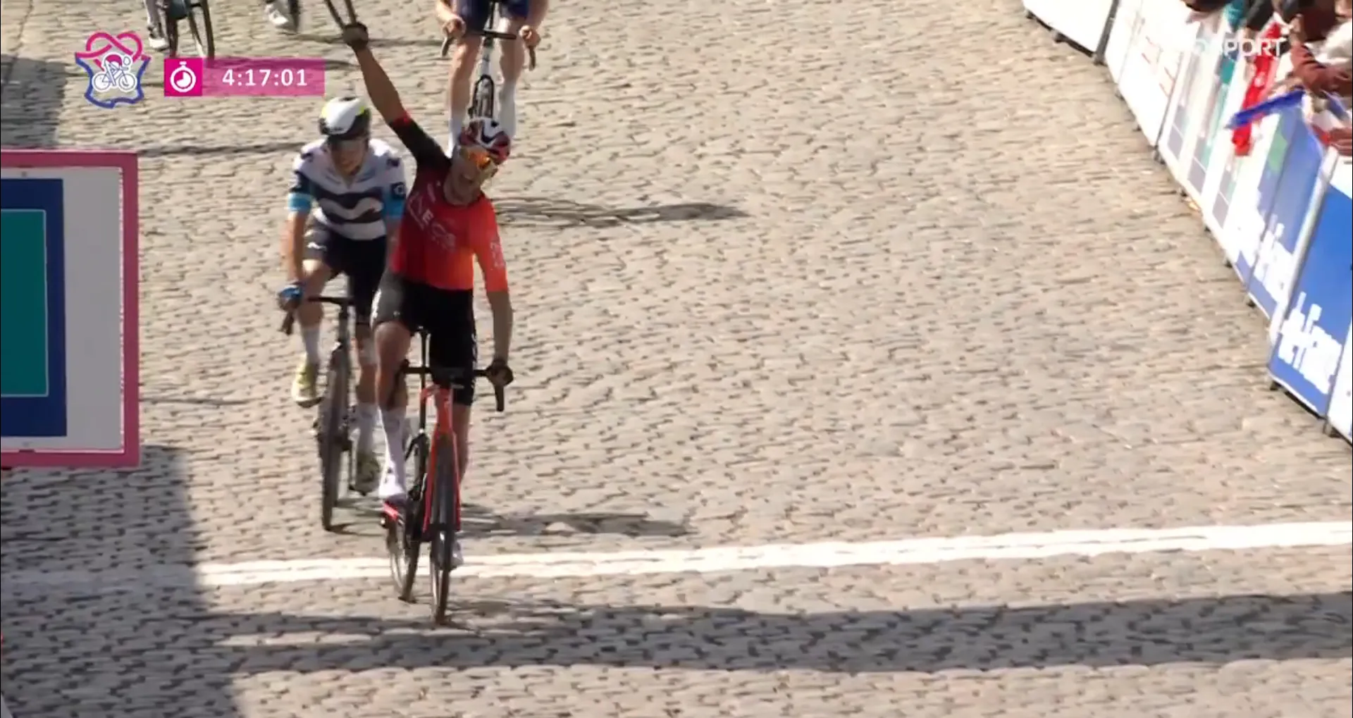 Dramadag voor Visma in Duinkerke: leider Zingle valt uit, Watson (INEOS) slaat dubbelslag in koninginnenrit