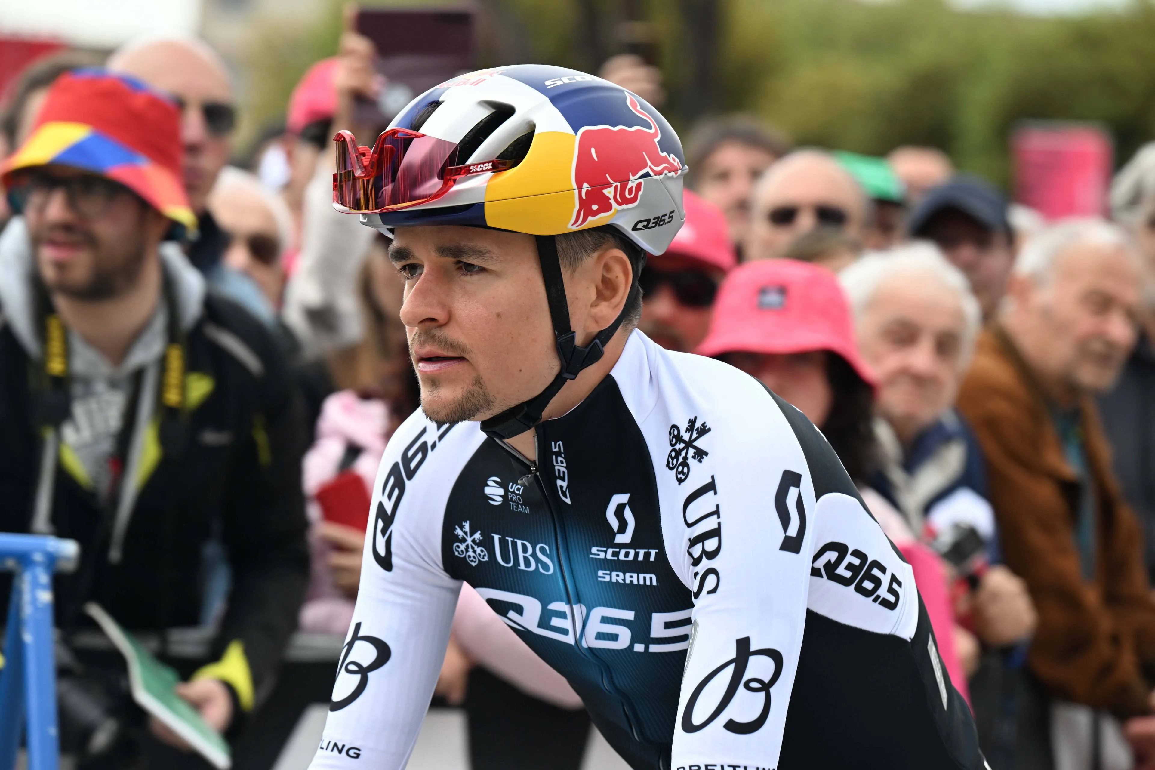 Pidcock keeps pushing through "tough Giro" and chooses laughter over complaints: "Otherwise I quickly lose interest"