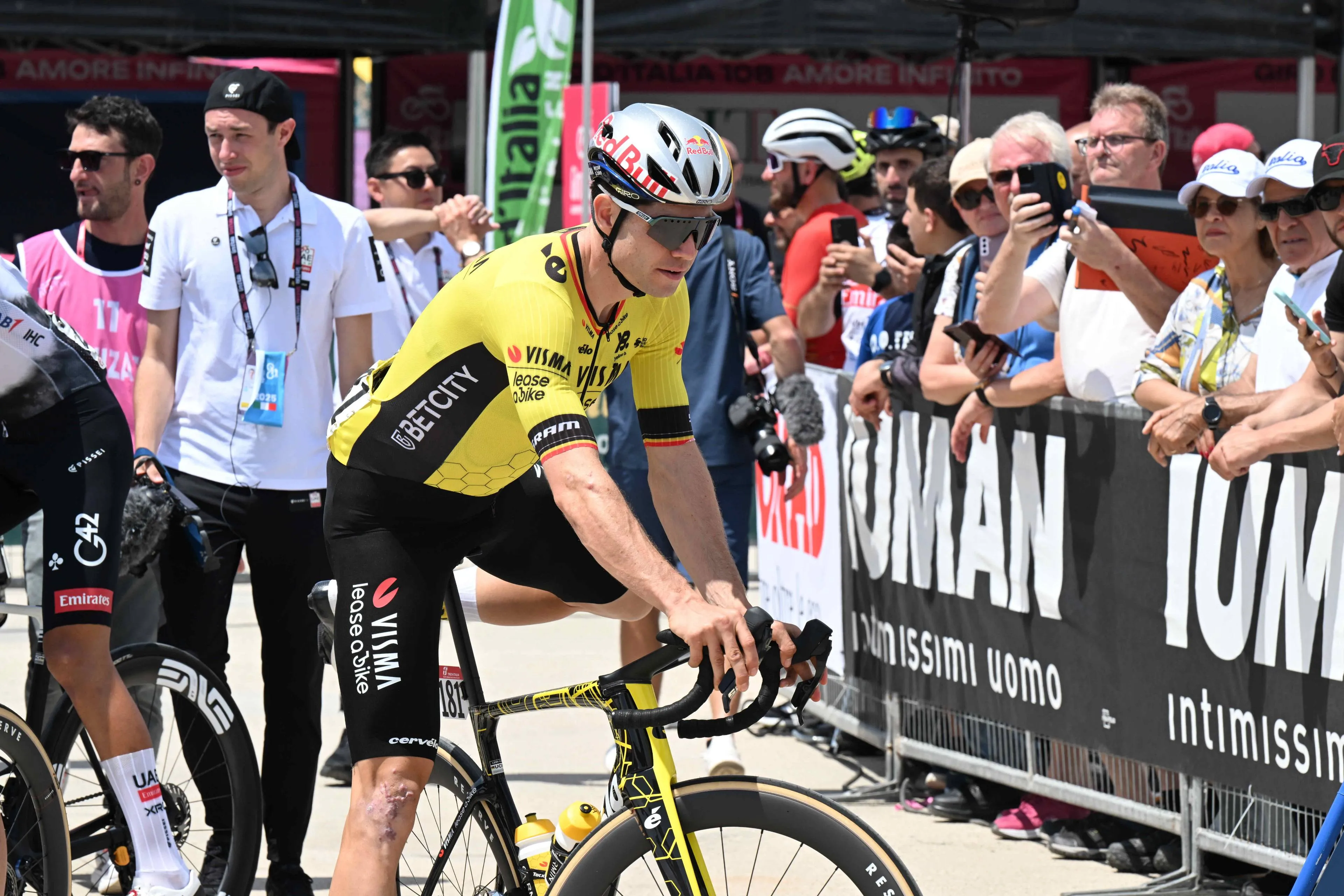 Van Aert met slechte benen gehoorzaamt na waarschuwende teksten bij Visma | Lease a Bike: 'Daar kijk ik naar uit'