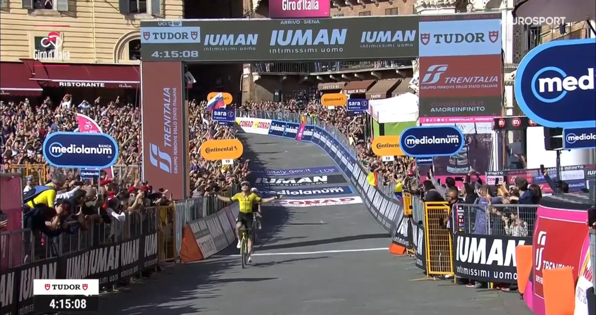 Van Aert triumphs in chaotic gravel stage, Del Toro takes leader's jersey, Roglic loses minutes after crash