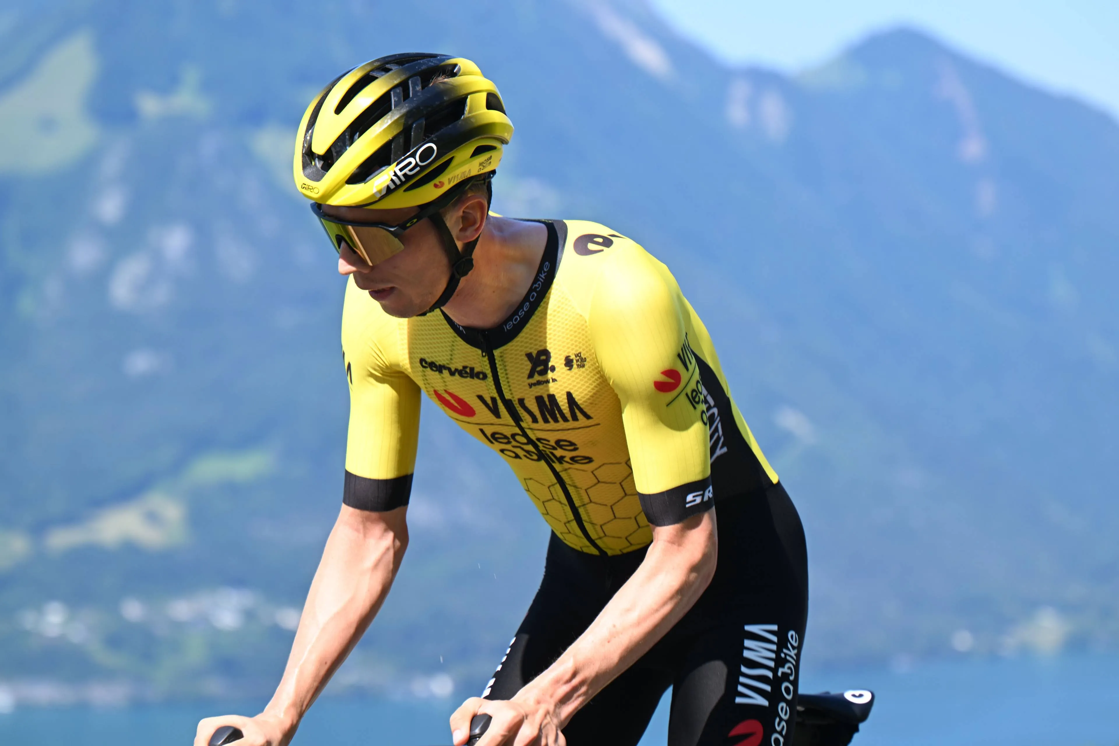 Bart Lemmen (Visma | Lease a Bike) komt hard ten val in Oostenrijk