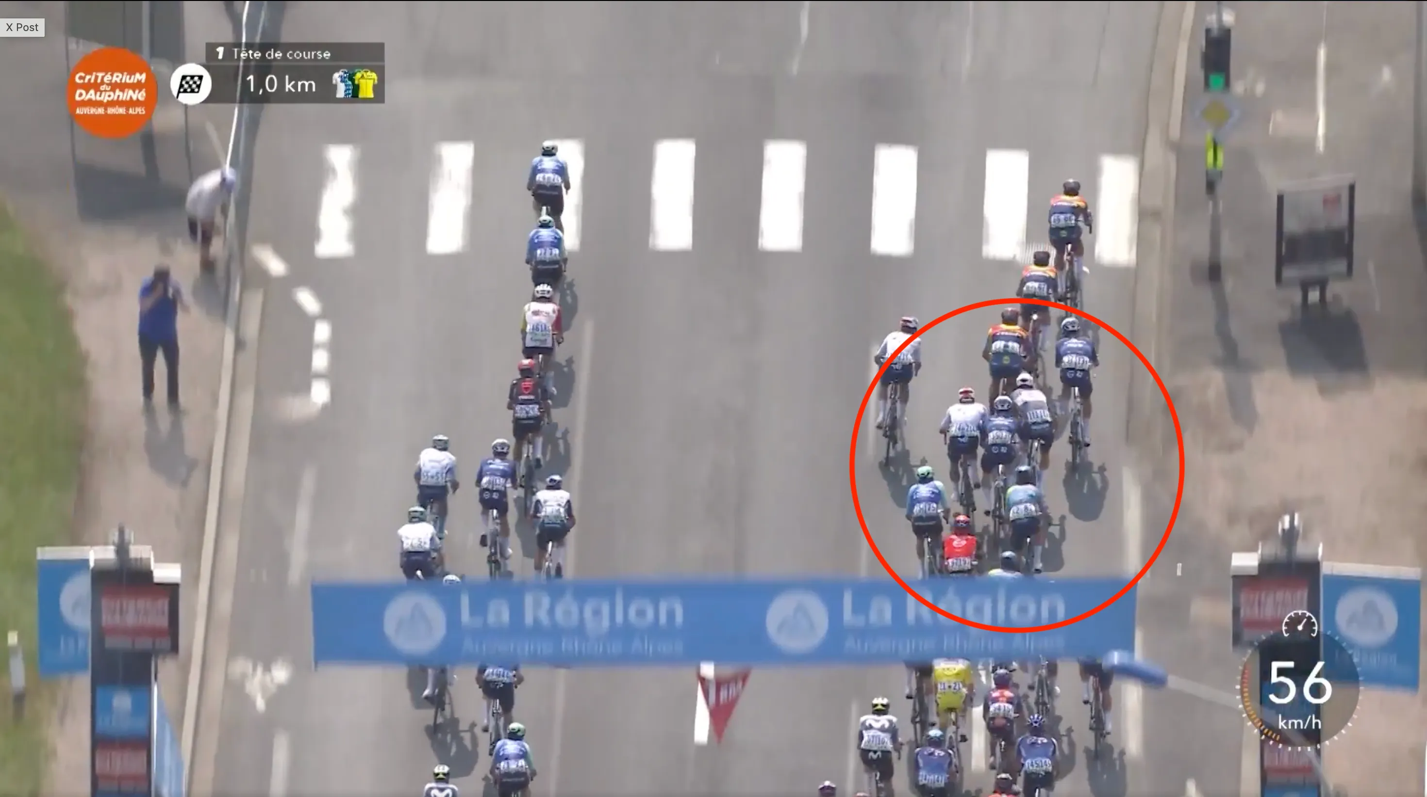 🎥 Caught between van der Poel and others, Paul Penhoët's shoulder pushes earn him a relegation and yellow card