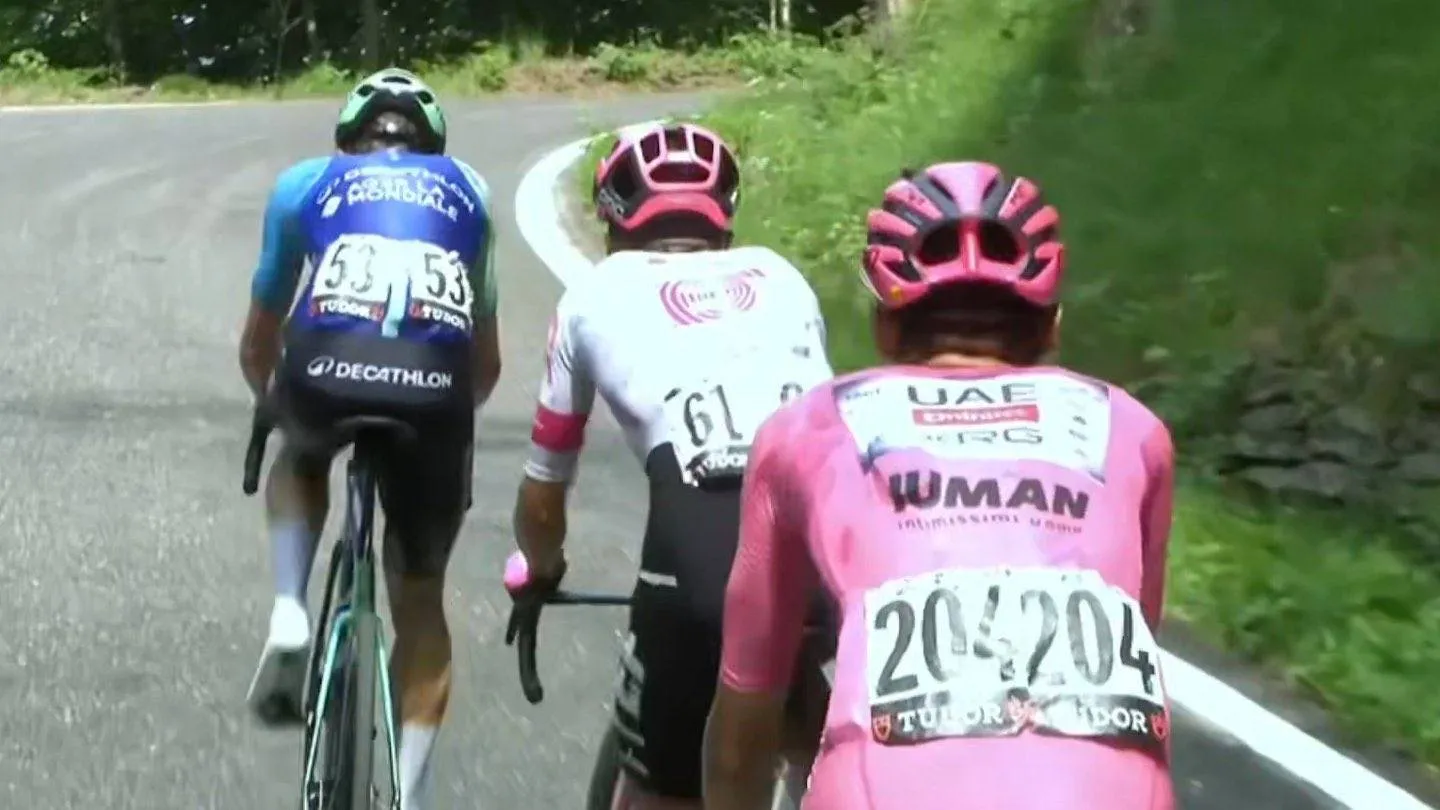 Met oog op EF-contract deed De Bondt kopbeurt voor Carapaz in Giro, maar Belg krijgt nu UCI op zijn dak