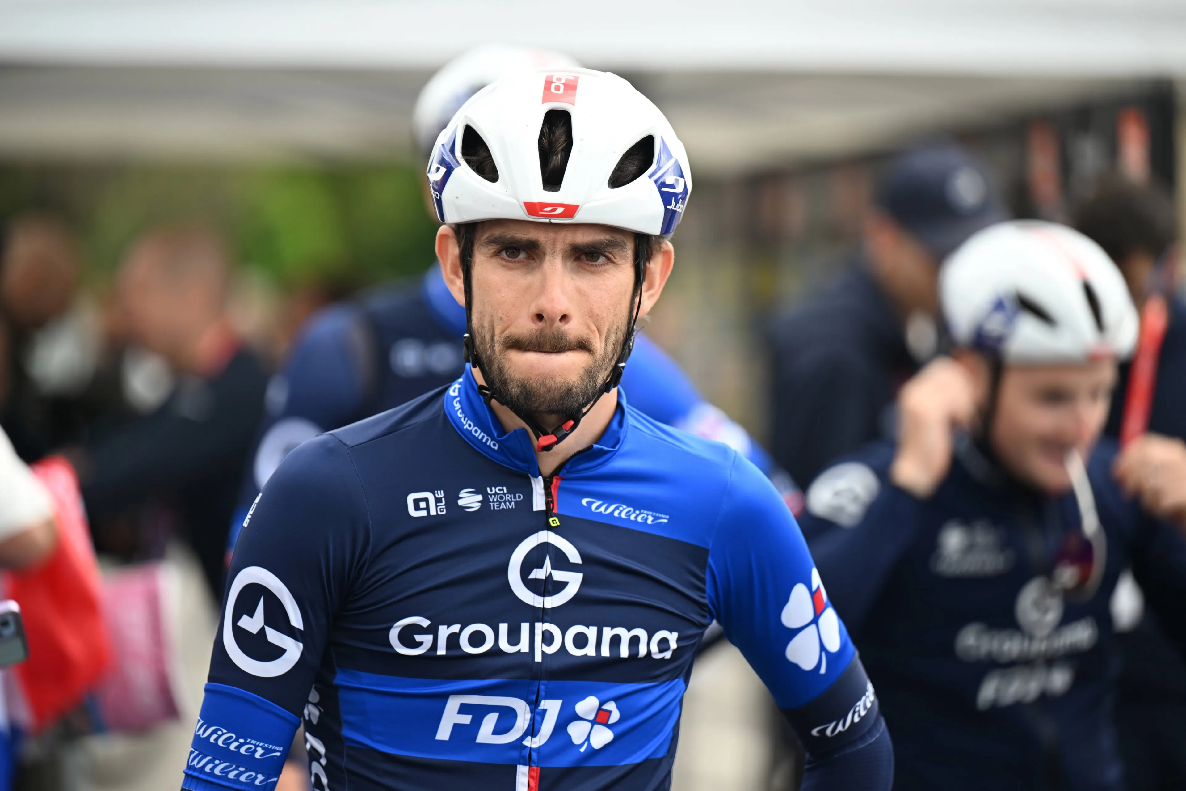 Deelnemers & rugnummers Vuelta a Espana 2025 | Eerste uitvaller een feit: Guillaume Martin valt en moet afstappen