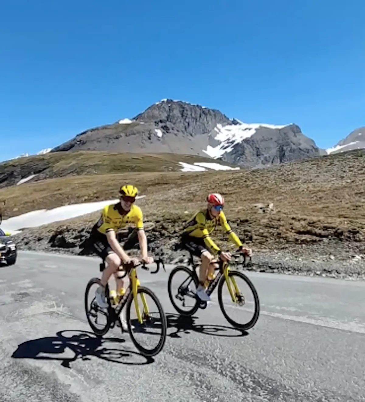 Are Vingegaard and Visma trying something new at altitude? "They do it really fast before everyone starts asking for photos"