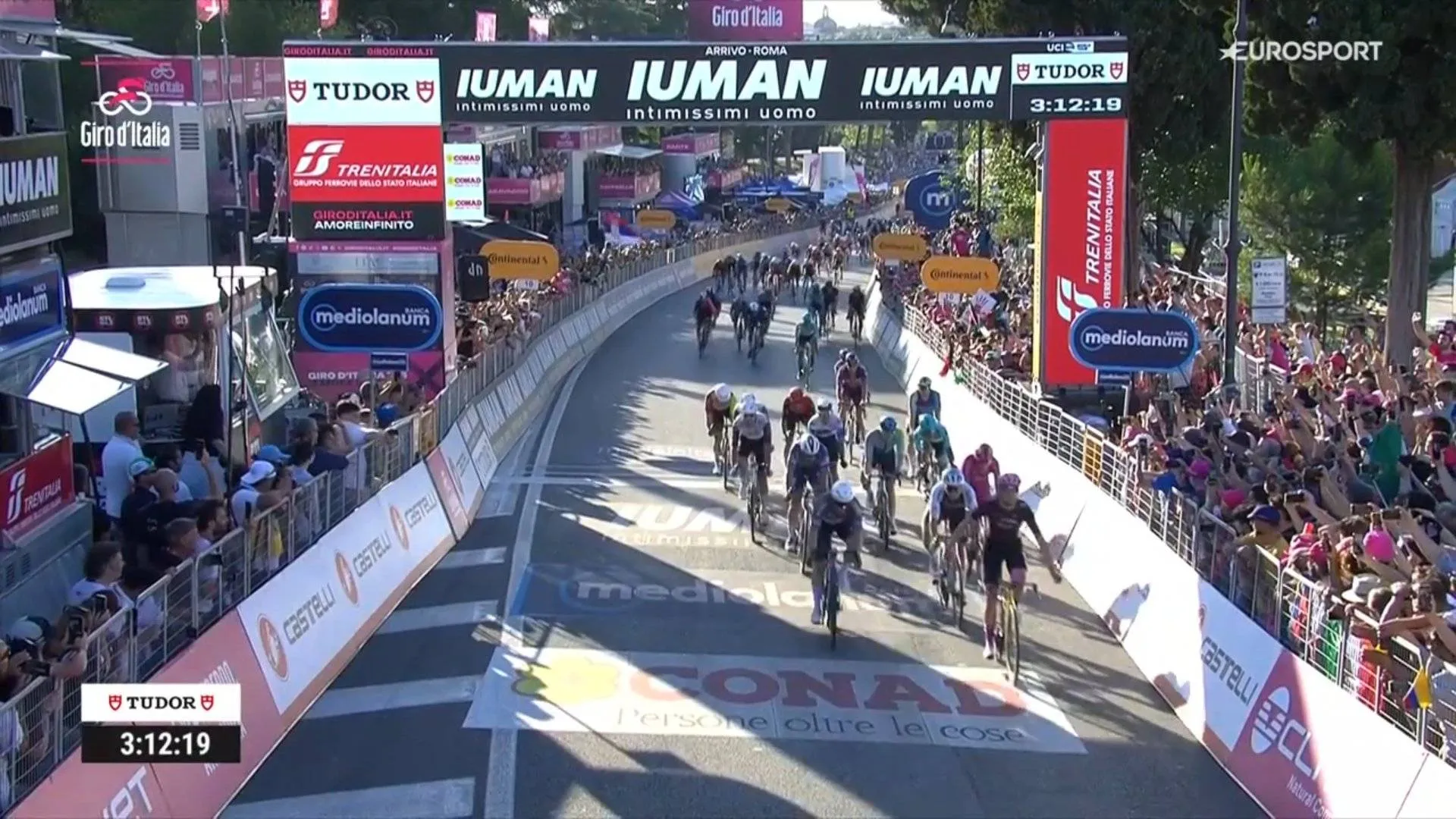 Kooij crowned King of Rome after perfect lead-out from van Aert and Affini; Yates wins Giro for Visma | Lease a Bike