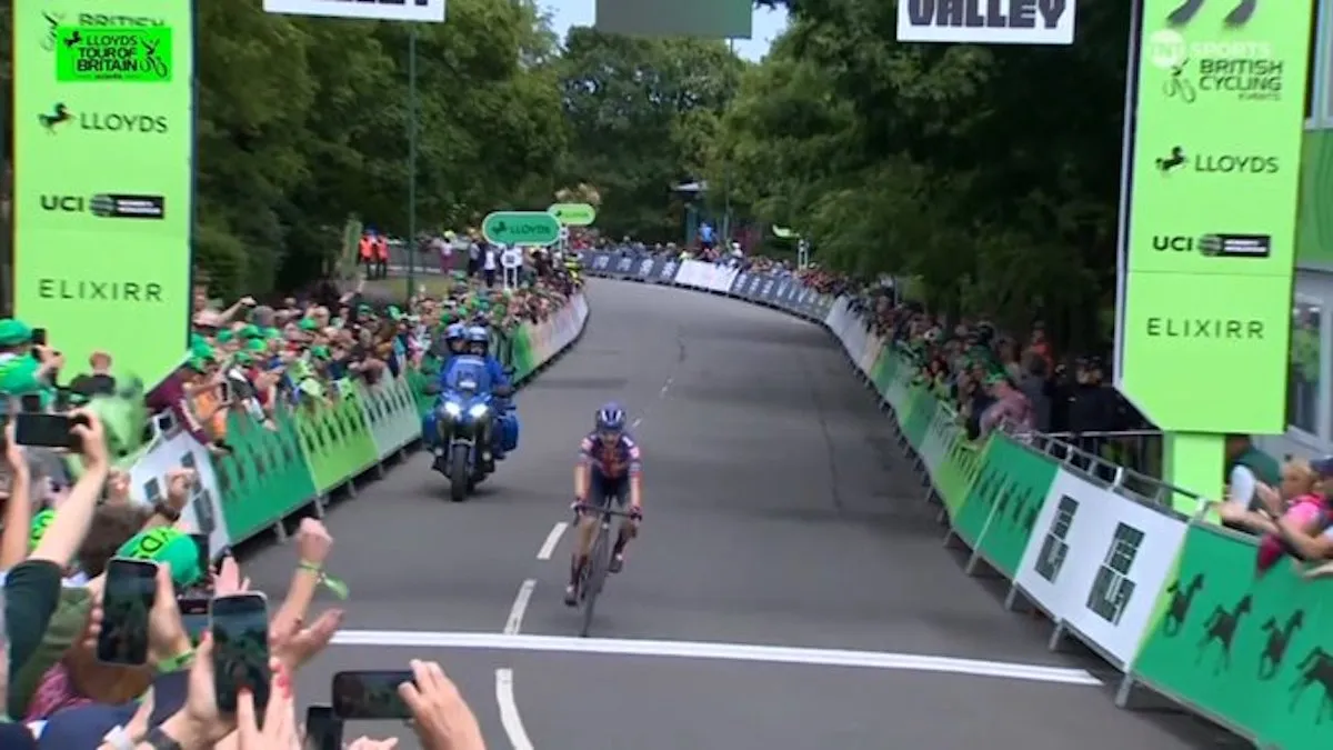 Na valpartij Wiebes pakt Roldan (Picnic PostNL) in Tour of Britain grootste overwinning van haar carrière