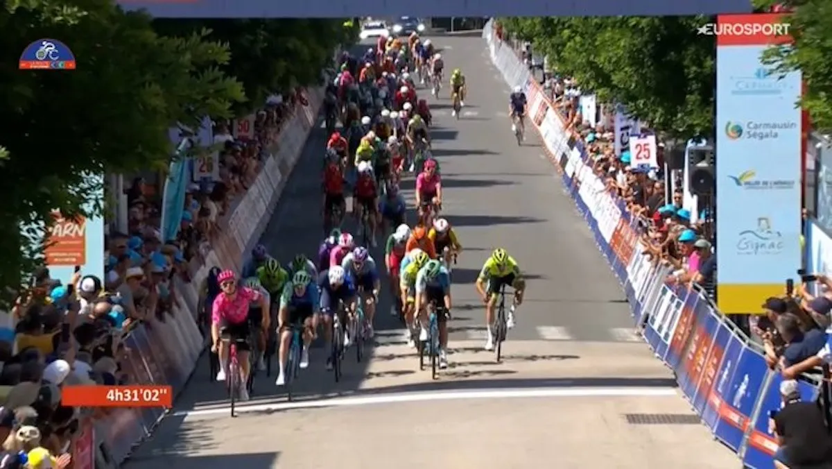 Nederland boven in Frankrijk dankzij Van den Berg, Giro Next Gen op z'n kop nadat Widar leiderstrui verliest