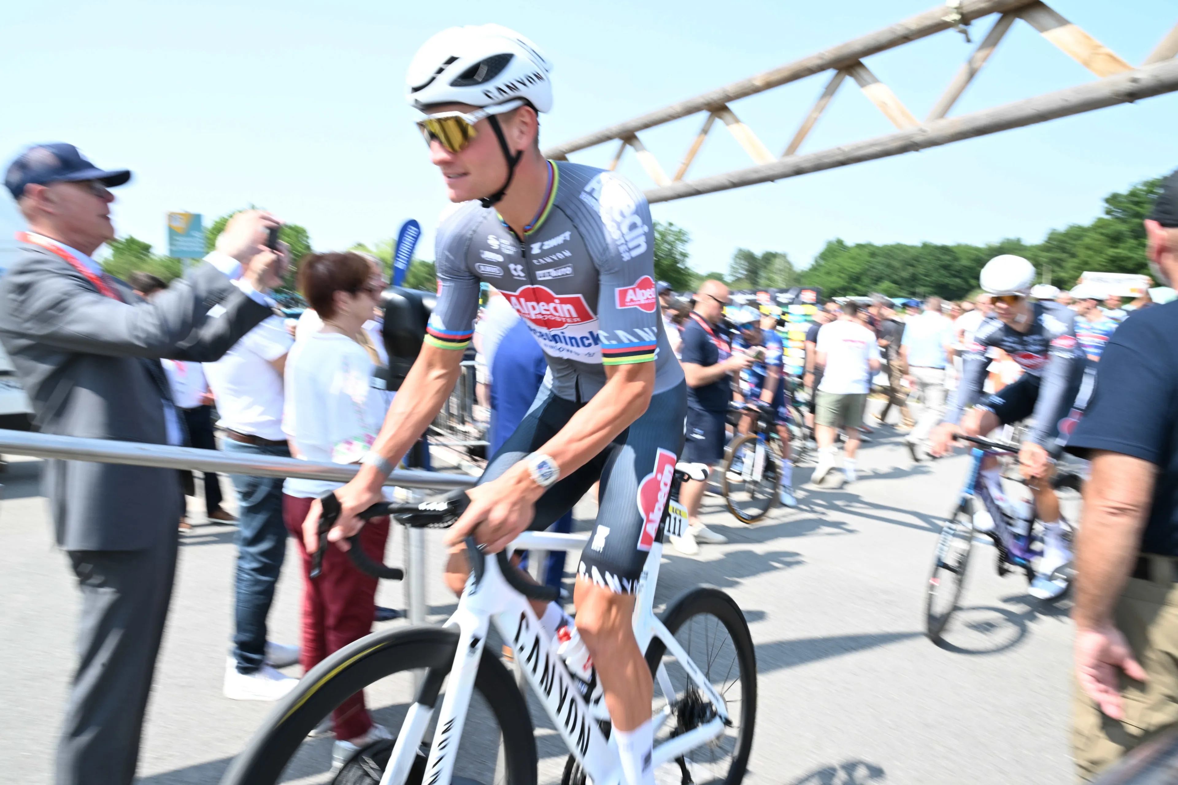 Mathieu van der Poel tornt niet aan zijn zomerplannen: 'Ik lig niet zo wakker van andere meningen'