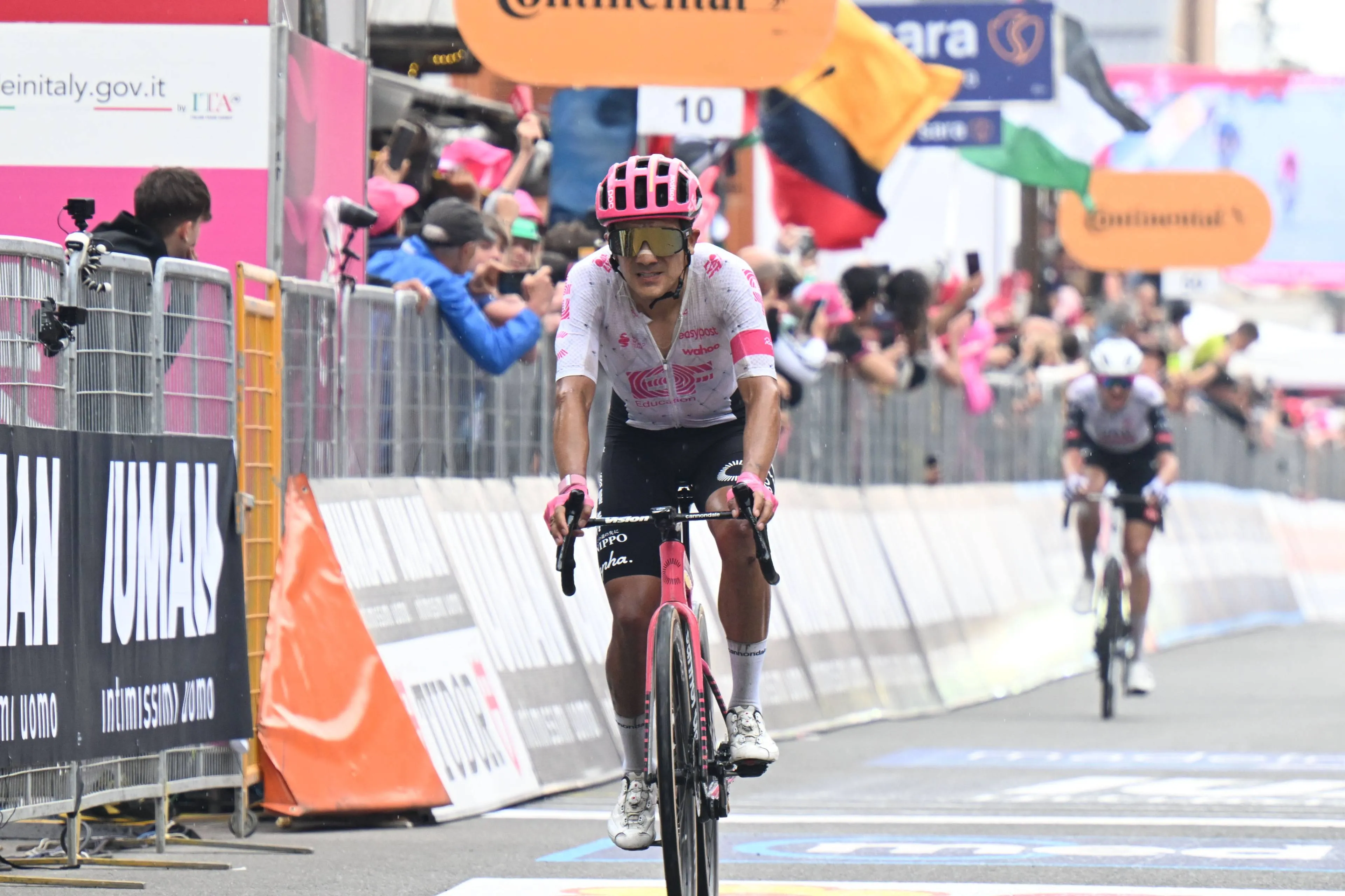 Bruyneel doesn’t blame Del Toro — He points to Carapaz: "He actually rode against Del Toro"