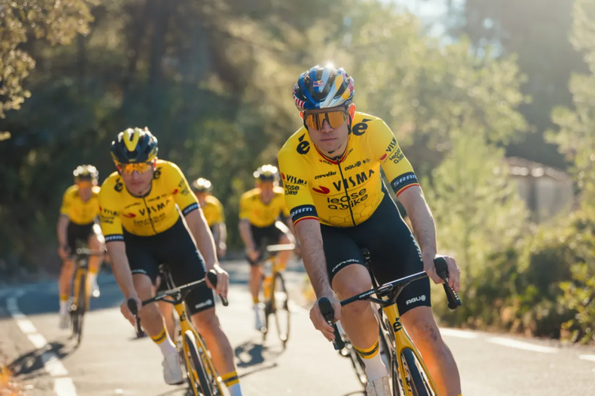 Van Aert loses count: Belgian star logs heavy training on Strava after battling illness again