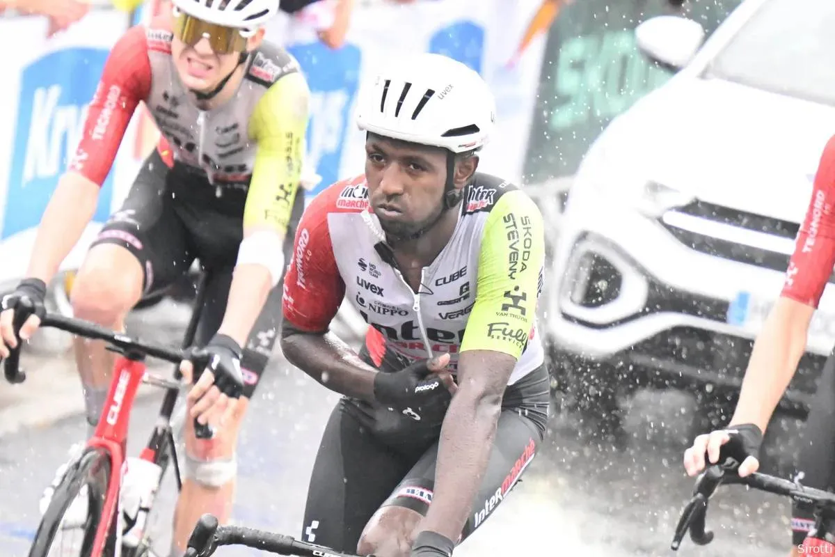 🎥 Biniam Girmay (Intermarché-Wanty) has not broken anything, but his continuation in the Tour de France is still uncertain