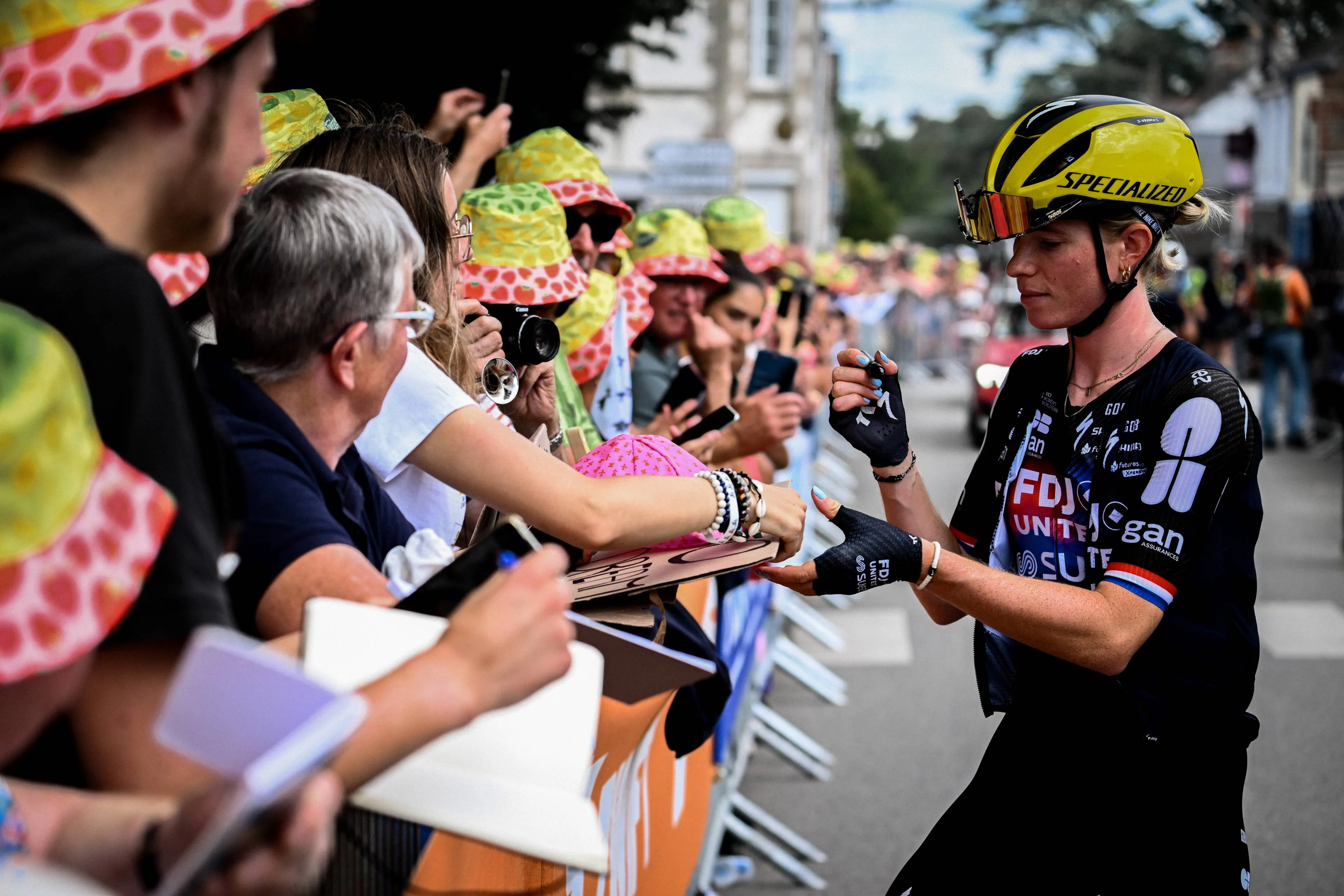 Van Emden haalt hard uit naar Vollering en haar ploegbaas: 'Hij is beïnvloed door het aanstelgedrag van Demi'