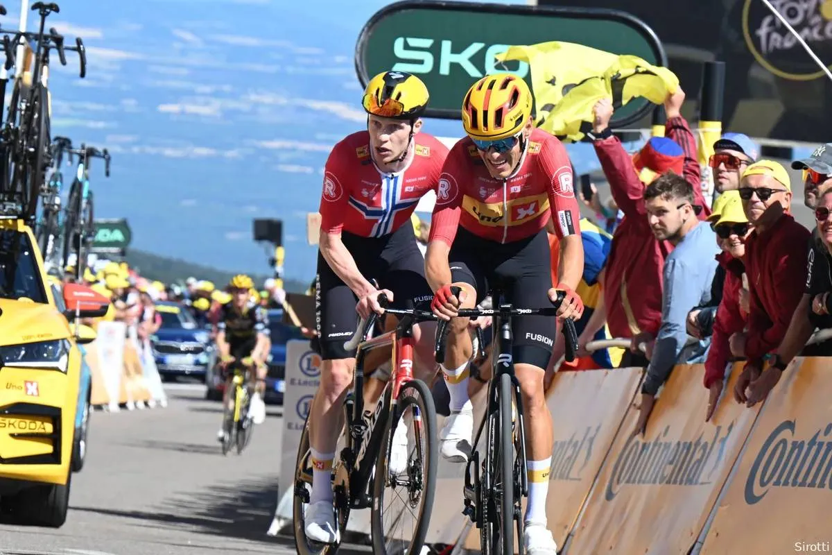 Terror on the Mont Ventoux: Johannessen (Uno-X) collapses and has to go to hospital after being administered oxygen
