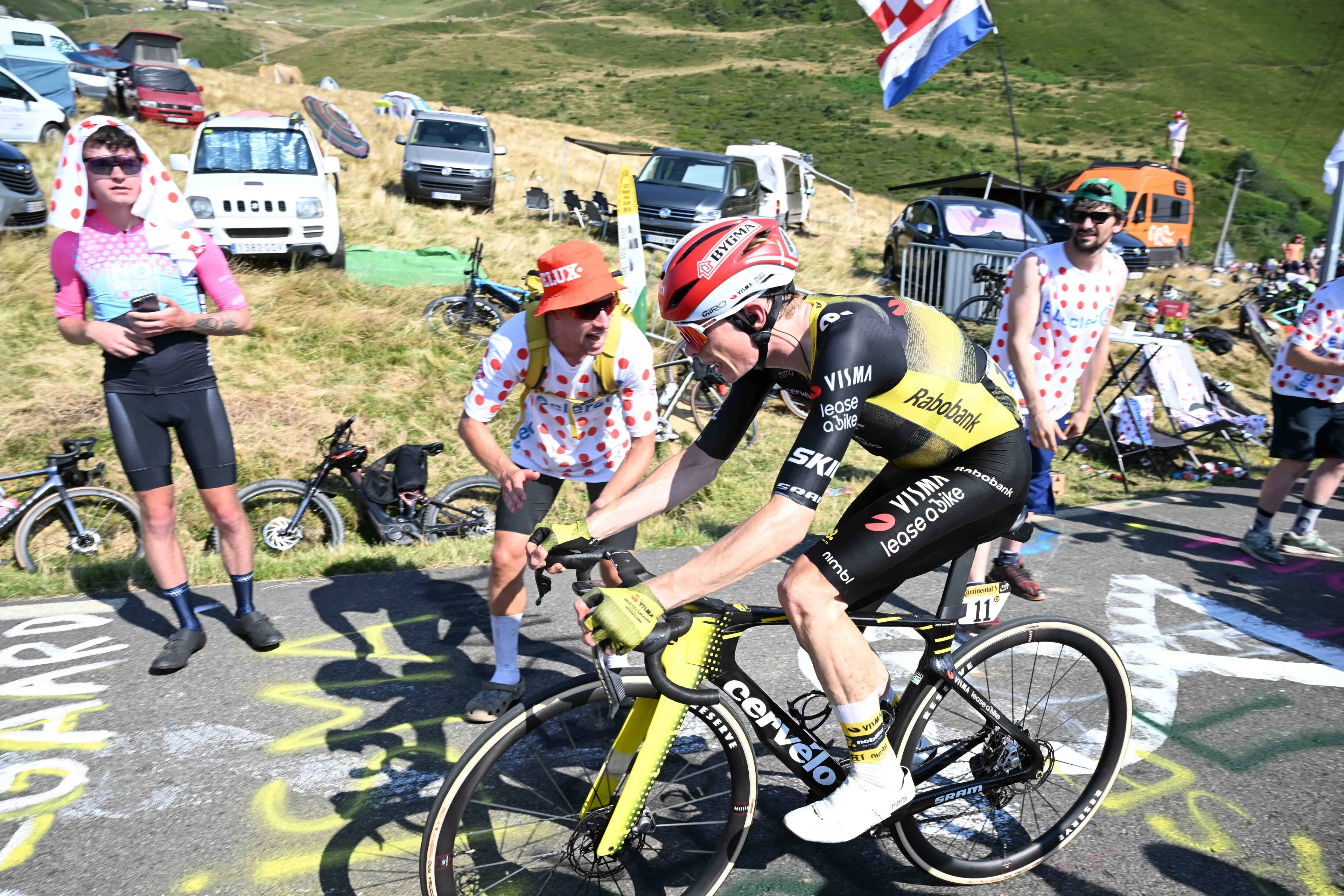 Kritiek uit eigen land voor Vingegaard, die zich na opdoffer onthoudt van commentaar: 'Zou averechts kunnen werken'