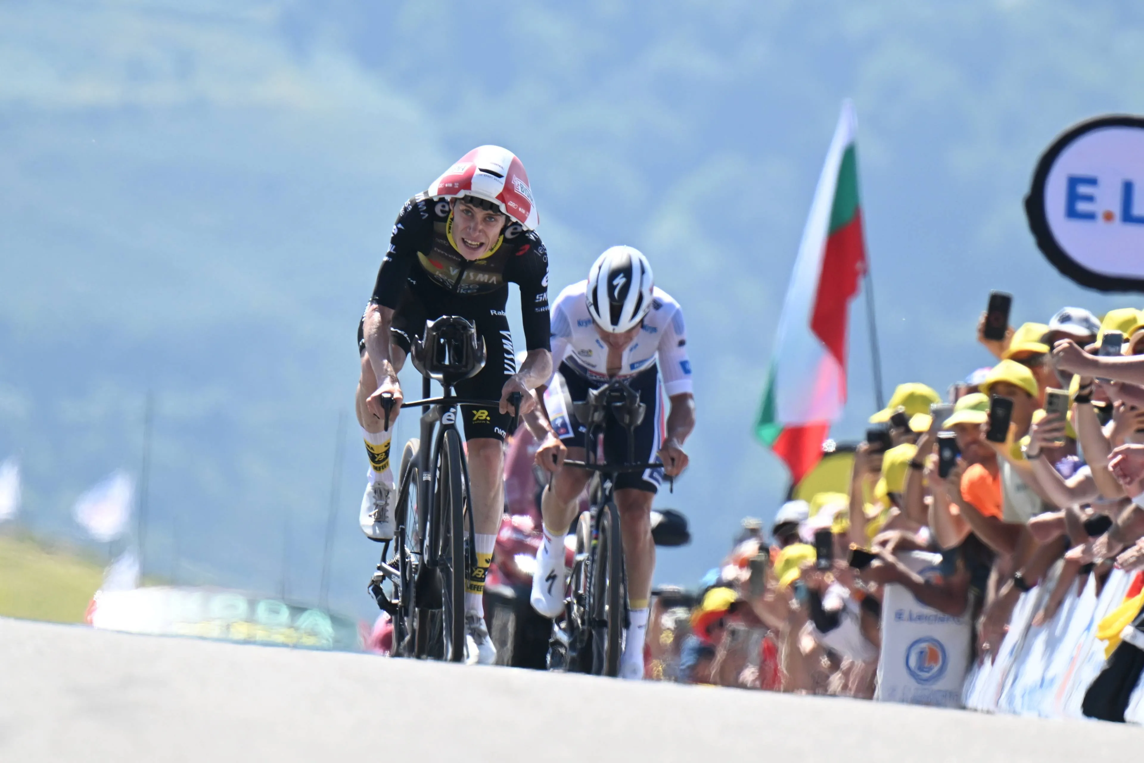 Dutch analyst Zonneveld reveals that Pogacar's time trial performance was even more impressive than expected: "His bike was heavier"