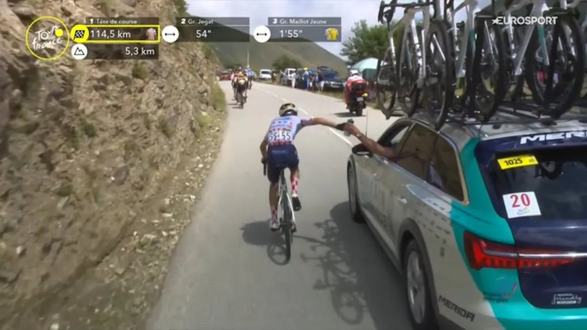 Sticky bottle Martinez was "miscommunication" according to his sports director, Richard Plugge criticizes jury decision: "Lack of consistency is a major problem"
