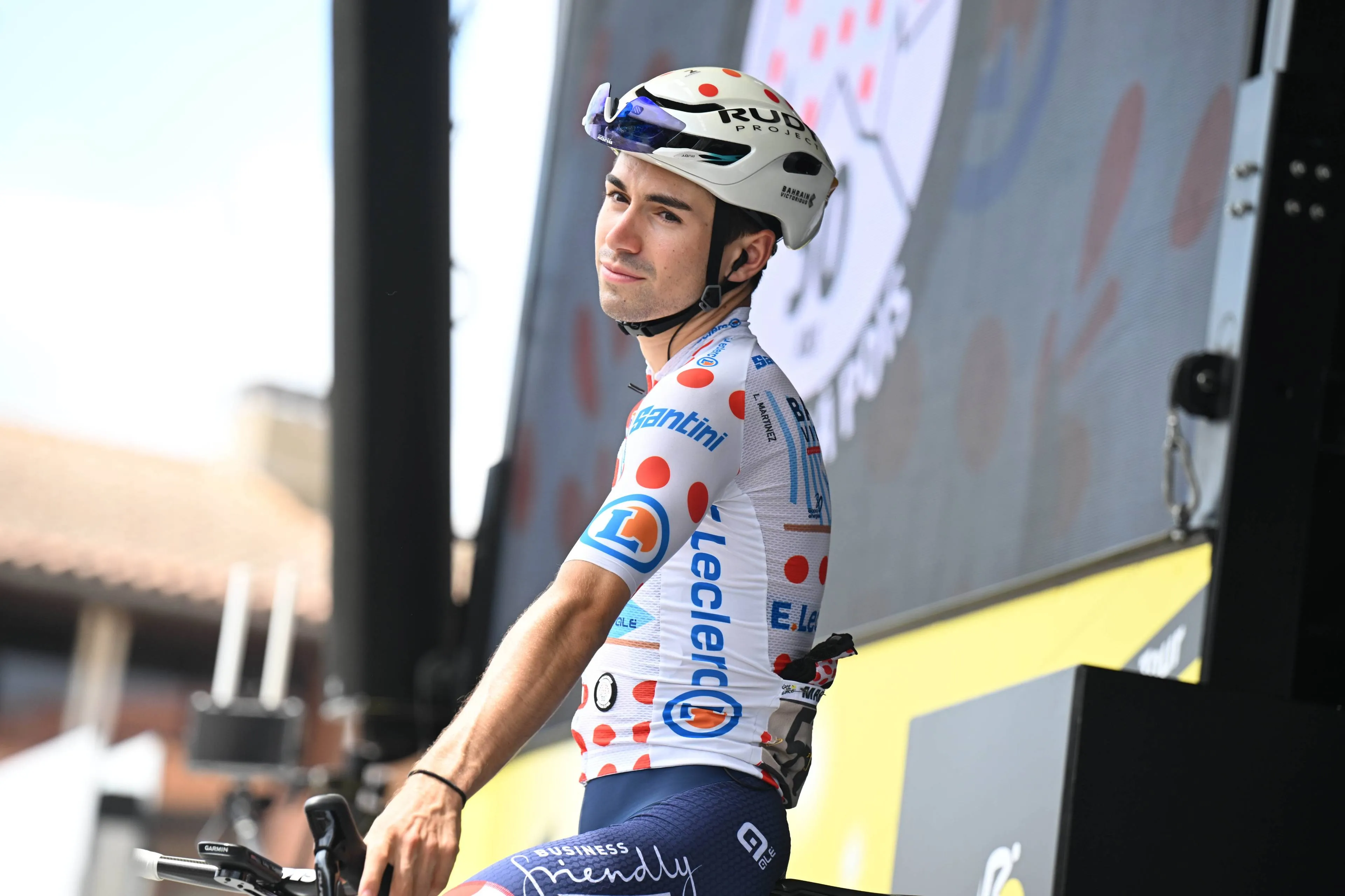 Martinez draws negative attention during the Tour, says Bahrain: "We’ll handle it internally"