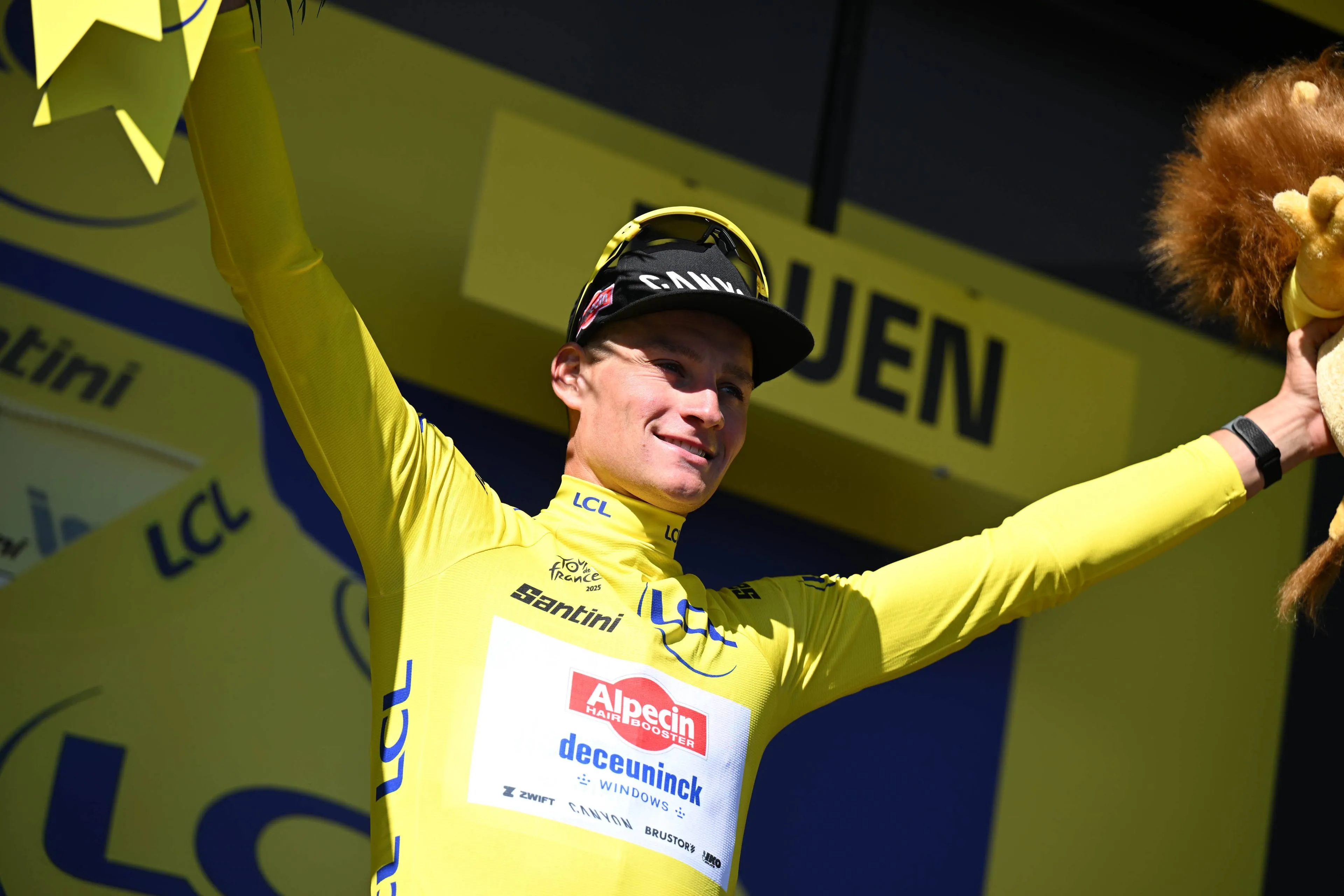 Klassementen Tour de France 2025 | Van der Poel pakt met minimale marge het geel terug, Healy stormt top-10 binnen