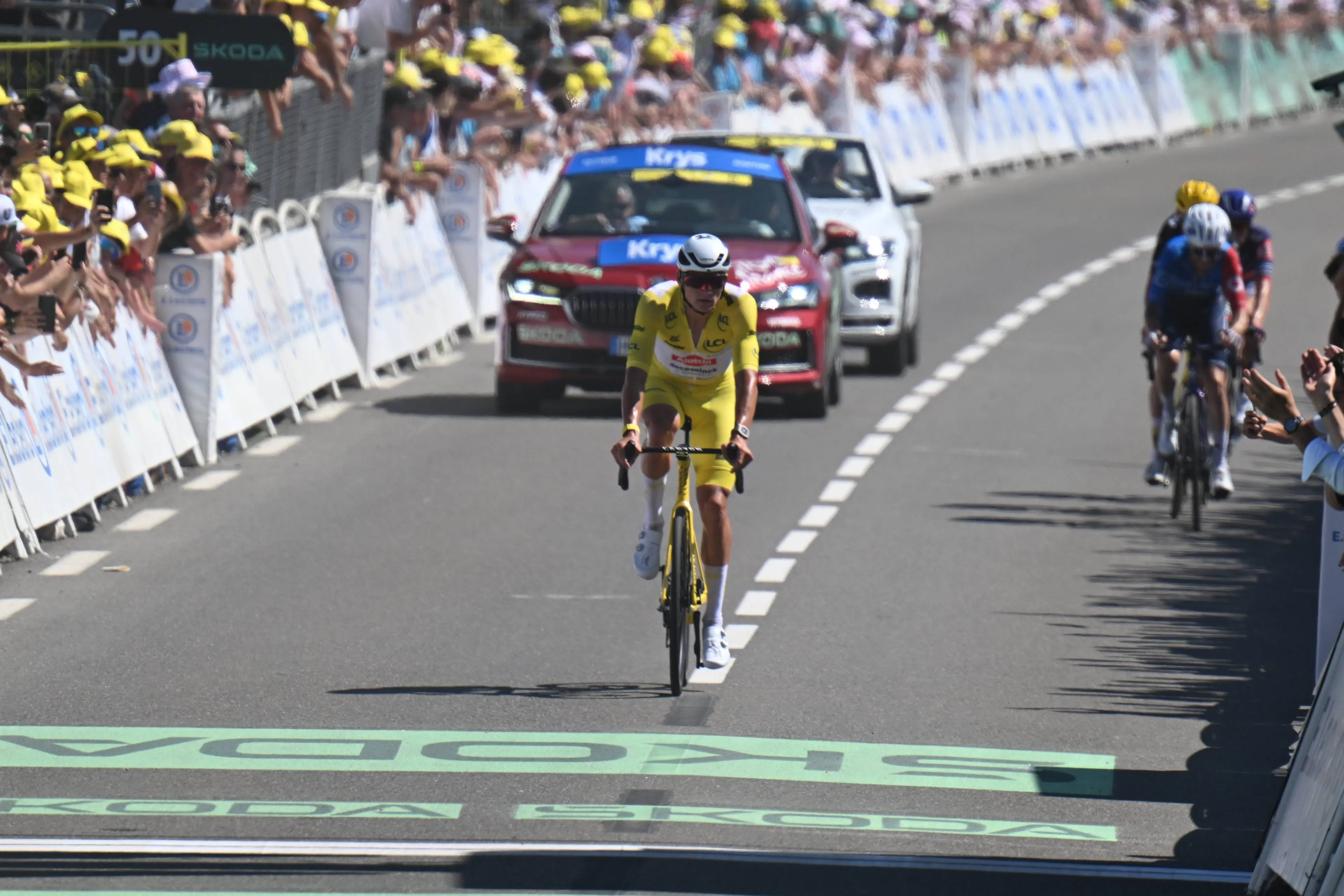 Van der Poel snapt weinig van herstelvermogen Pogacar en co: 'Blij dat ik me vooral op klassiekers kan focussen'