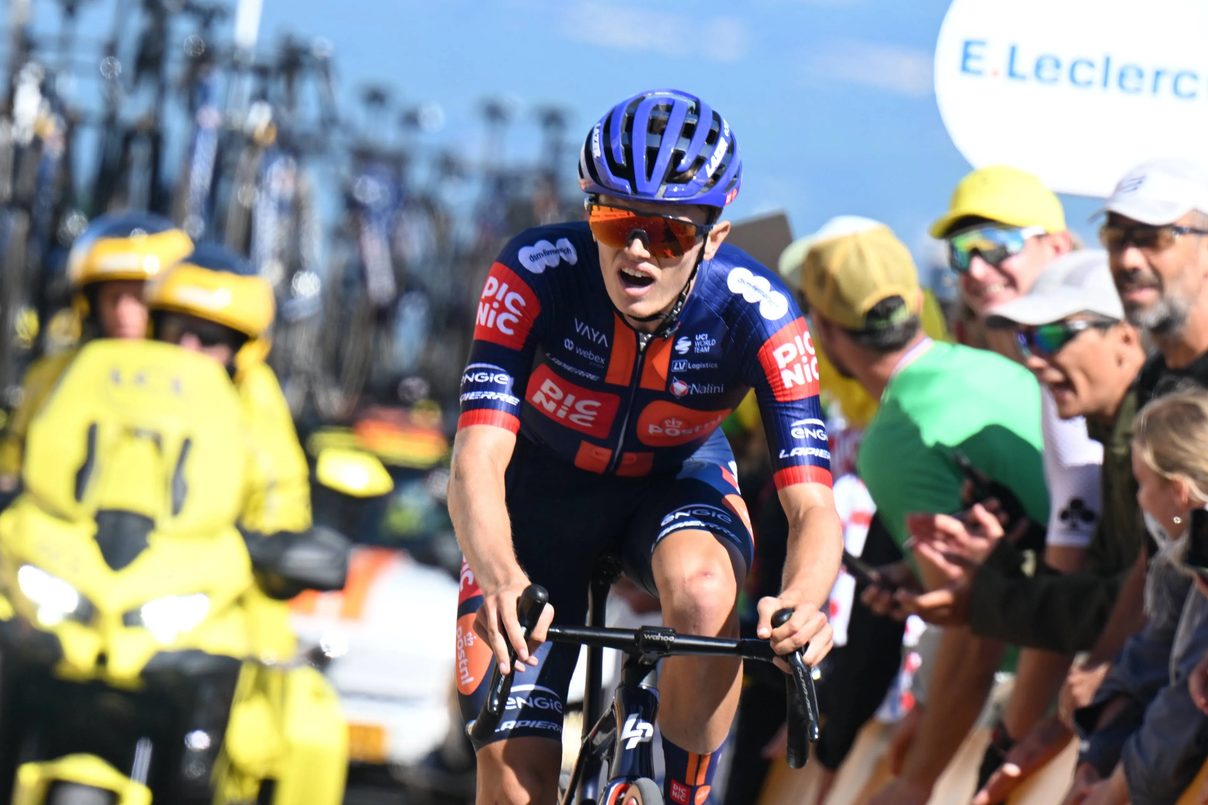 Roglic has caught up with Vauquelin and has Onley in sight: "They've pushed me a bit too hard"