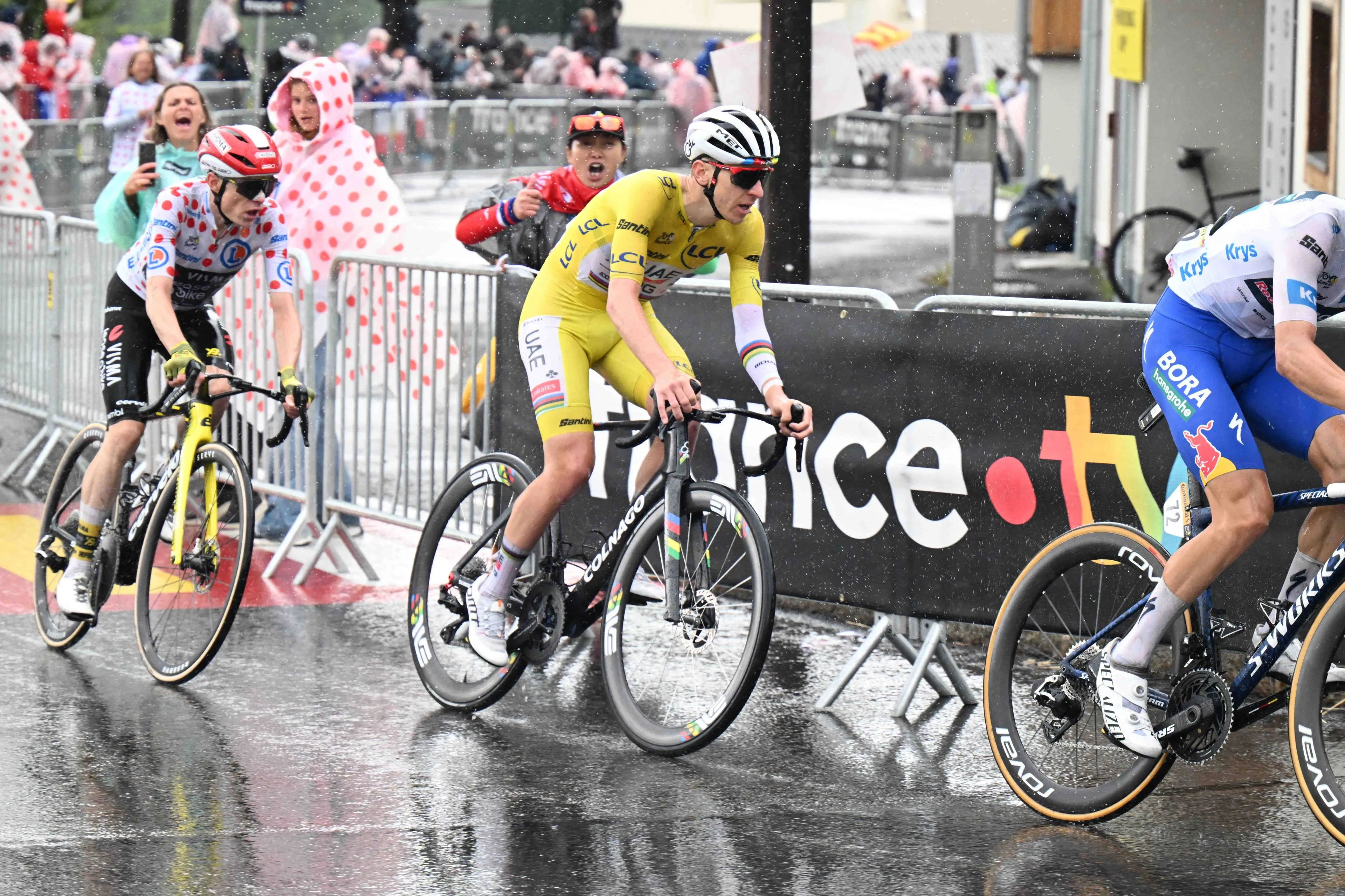 Pogacar legt uit wat zijn gedachtes waren bij het bekampen van Arensman én Vingegaard in Tour de France-rit richting La Plagne