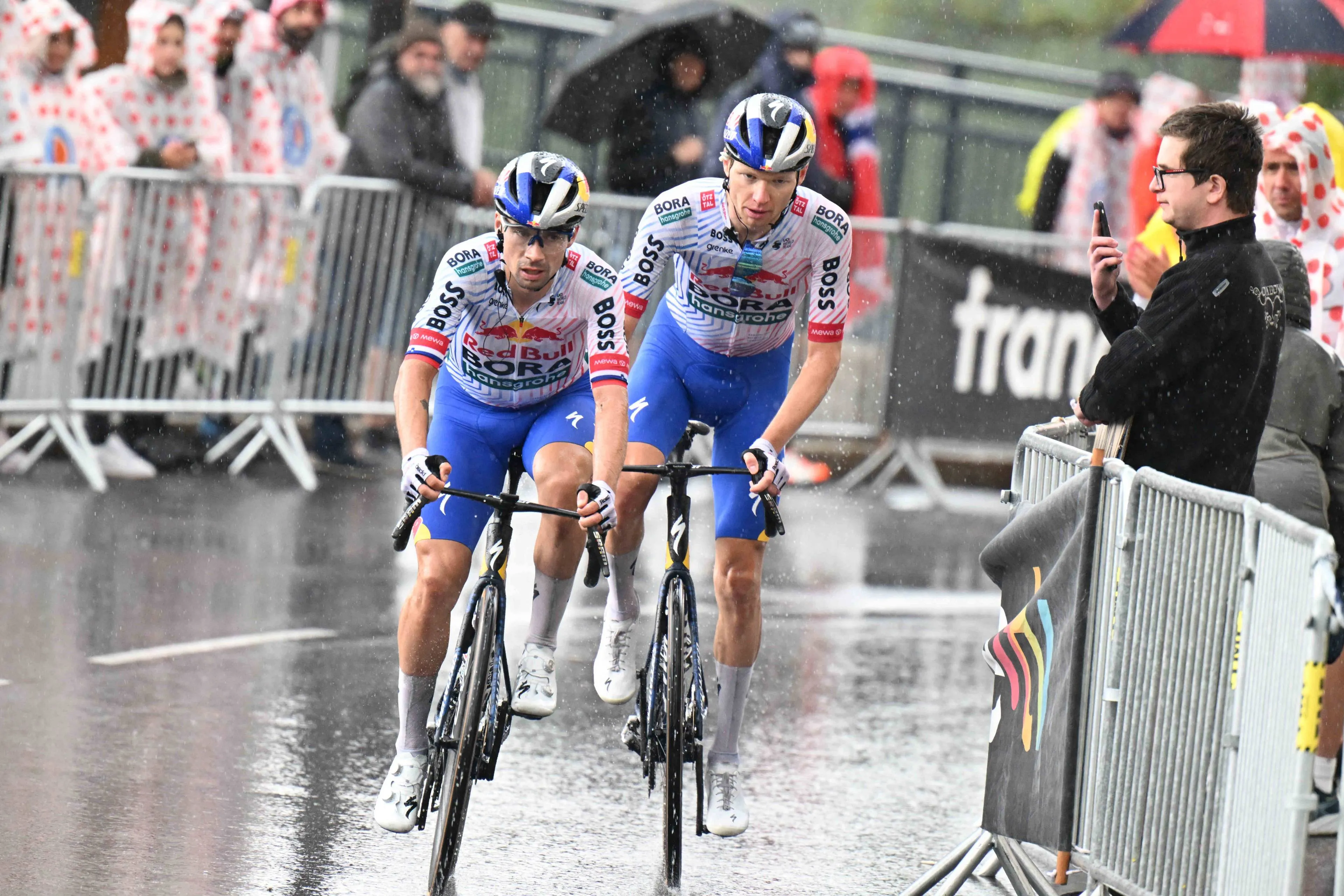 Kamikaze Roglic possibly takes a big chunk out of Red Bull-BORA-hansgrohe's prize money: "At least I was on TV"