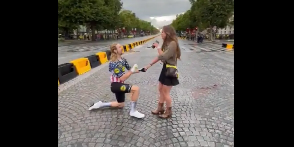 🎥 Simmons vraagt vriendin ten huwelijk na Tour de France: 'Denk niet dat iets hier ooit nog aan gaat tippen'