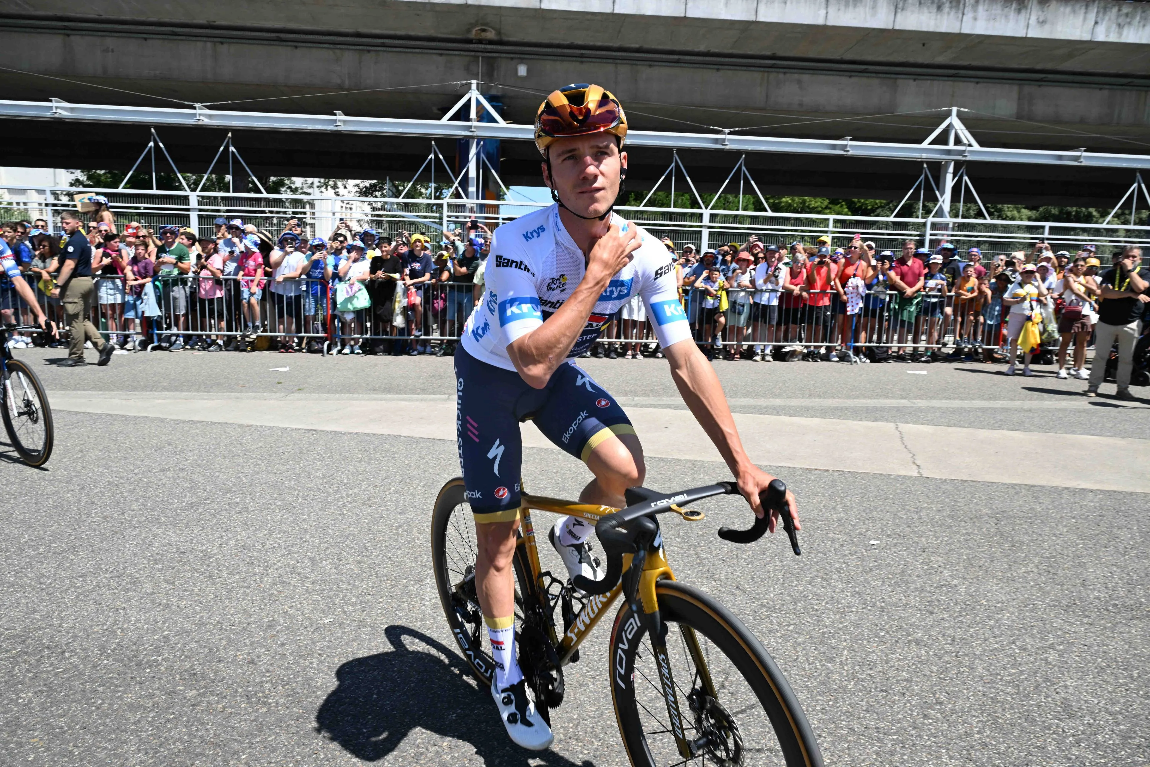 "Stop, stop, stop," shouted Evenepoel when Pogacar crashed, Vingegaard and Healy also played role in neutralizing the final