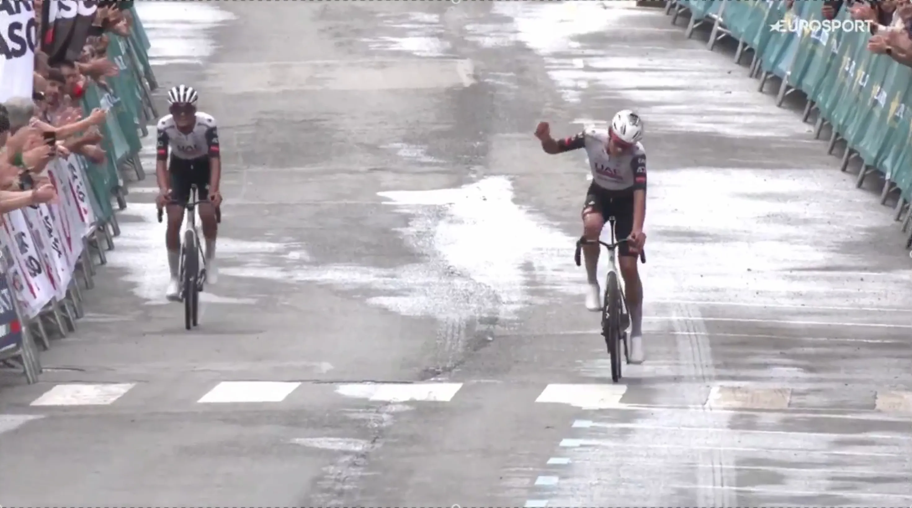 1-2-3'tje voor UAE in Prueba Villafranca: Del Toro bezorgt concurrentie verkoudheid op slotlkim, maar geeft zege aan Arrieta