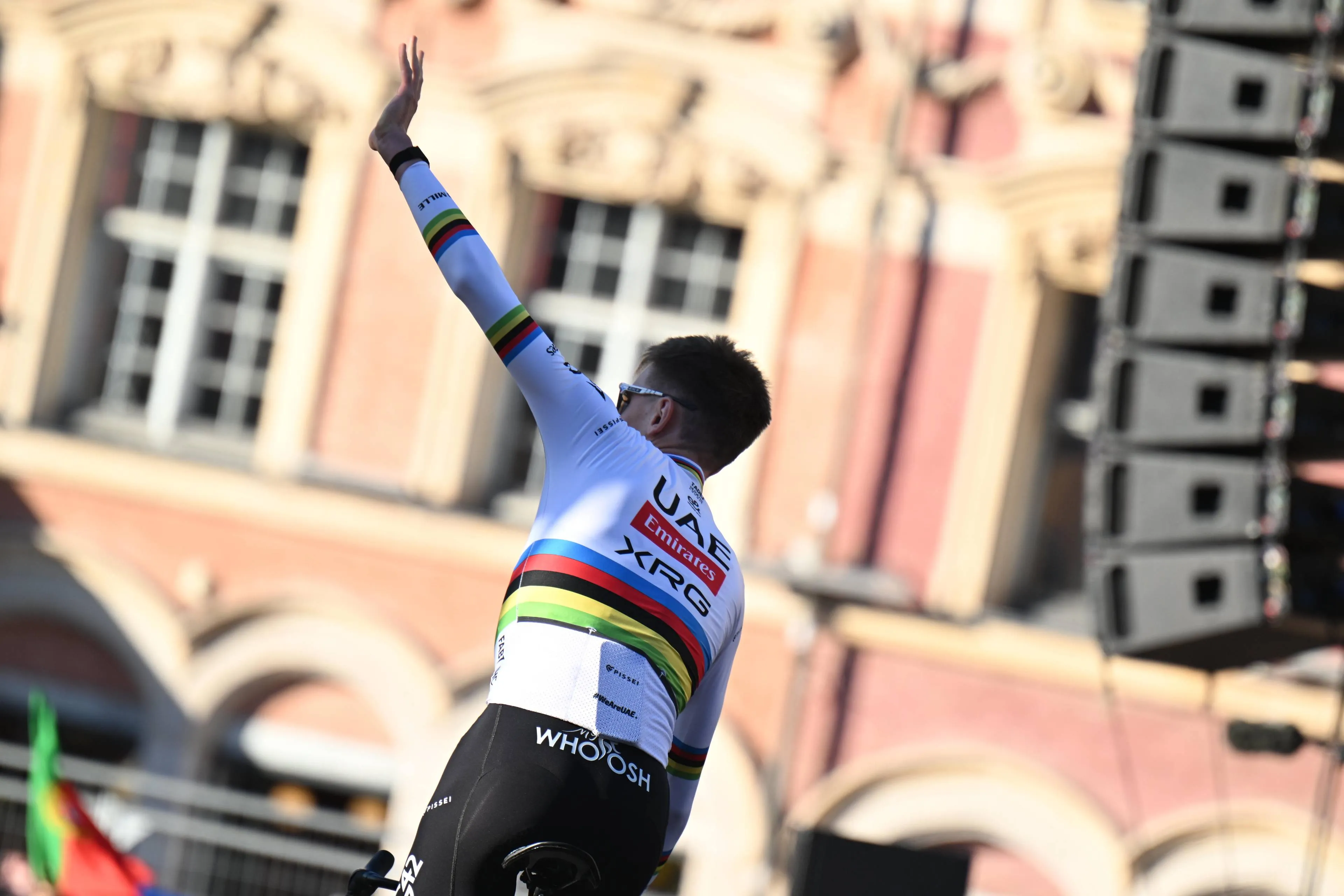 Daar is de gevreesde doping-discussie alweer: Deense expert zet vraagtekens bij prestaties Tadej Pogacar