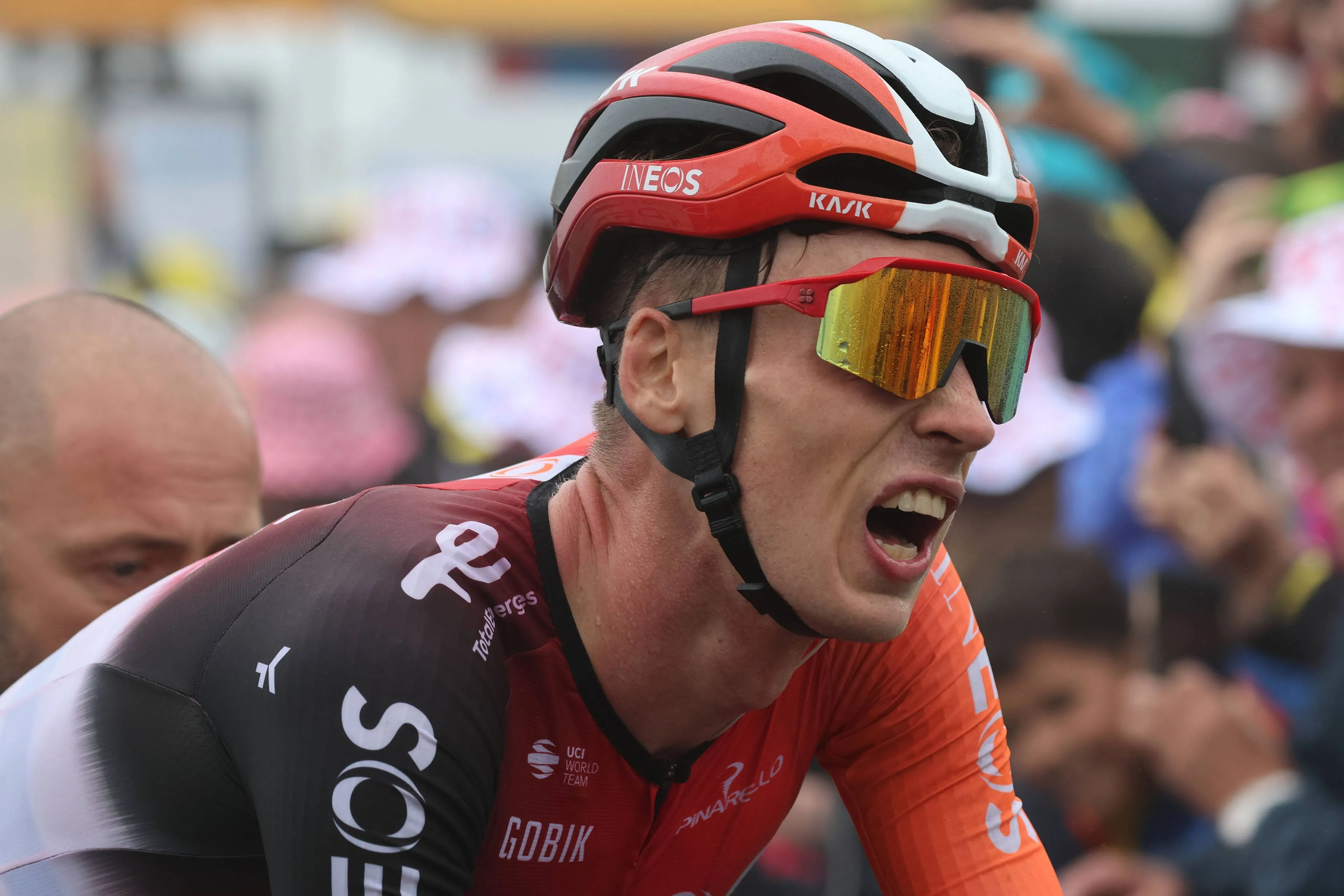 Arensman richting WK niet ongeschonden uit de strijd gekomen in Tour of Britain: Nederlander scheurt bilspier bij val