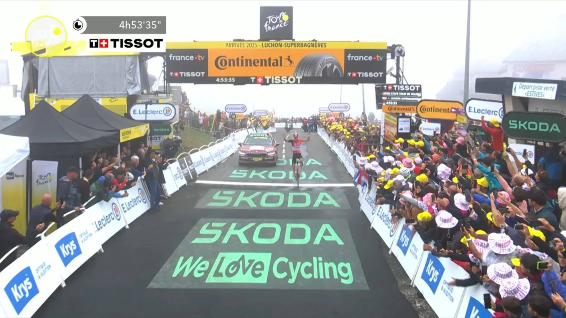 Arensman wint met geweldig nummer spektakelstuk in de Tour, op dag dat Evenepoel uitvalt en Pogacar zich rustig houdt