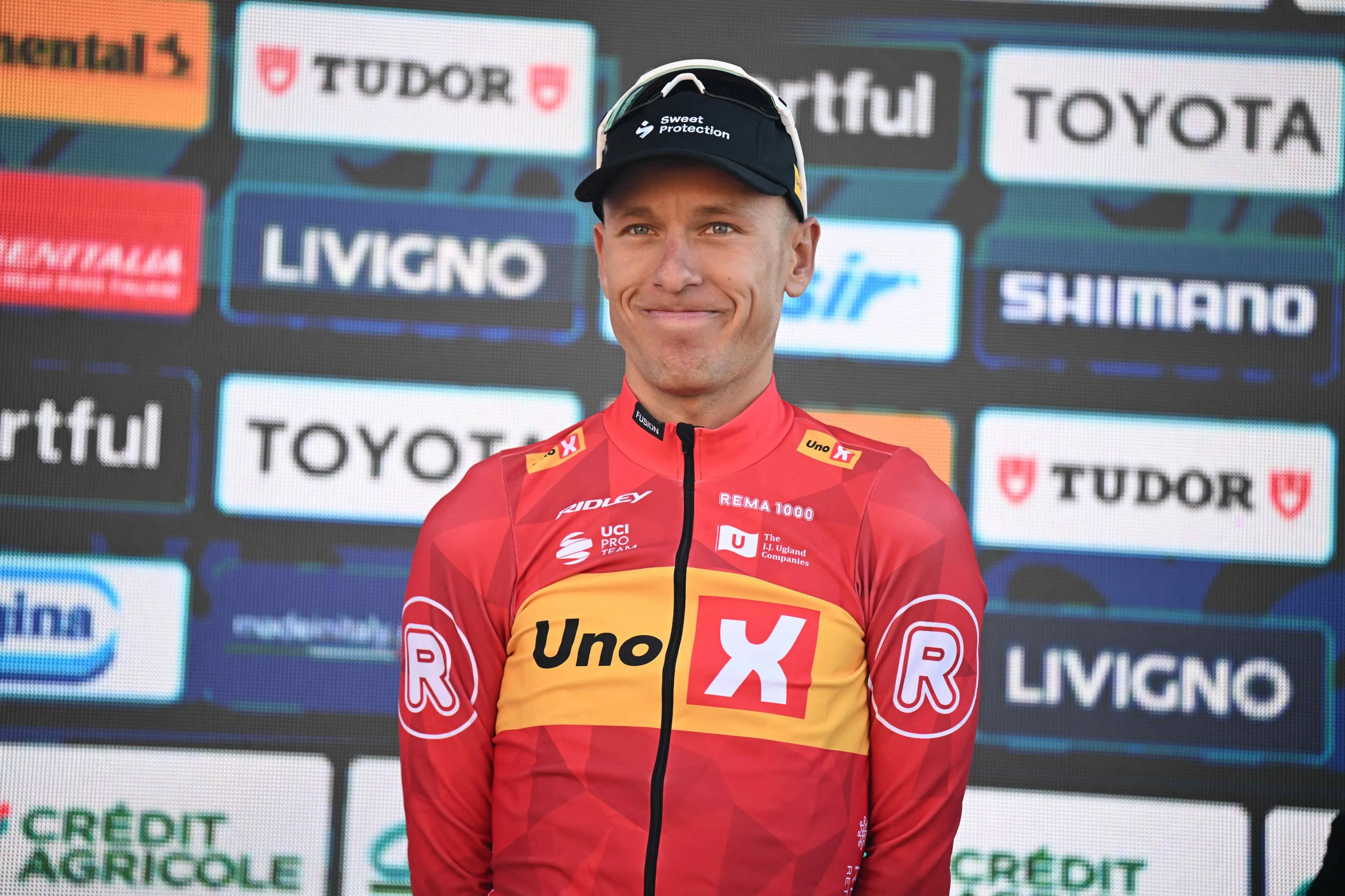 Pogacar points finger at Johannessen, but he has a different explanation for strange crash: "He was talking on the radio"
