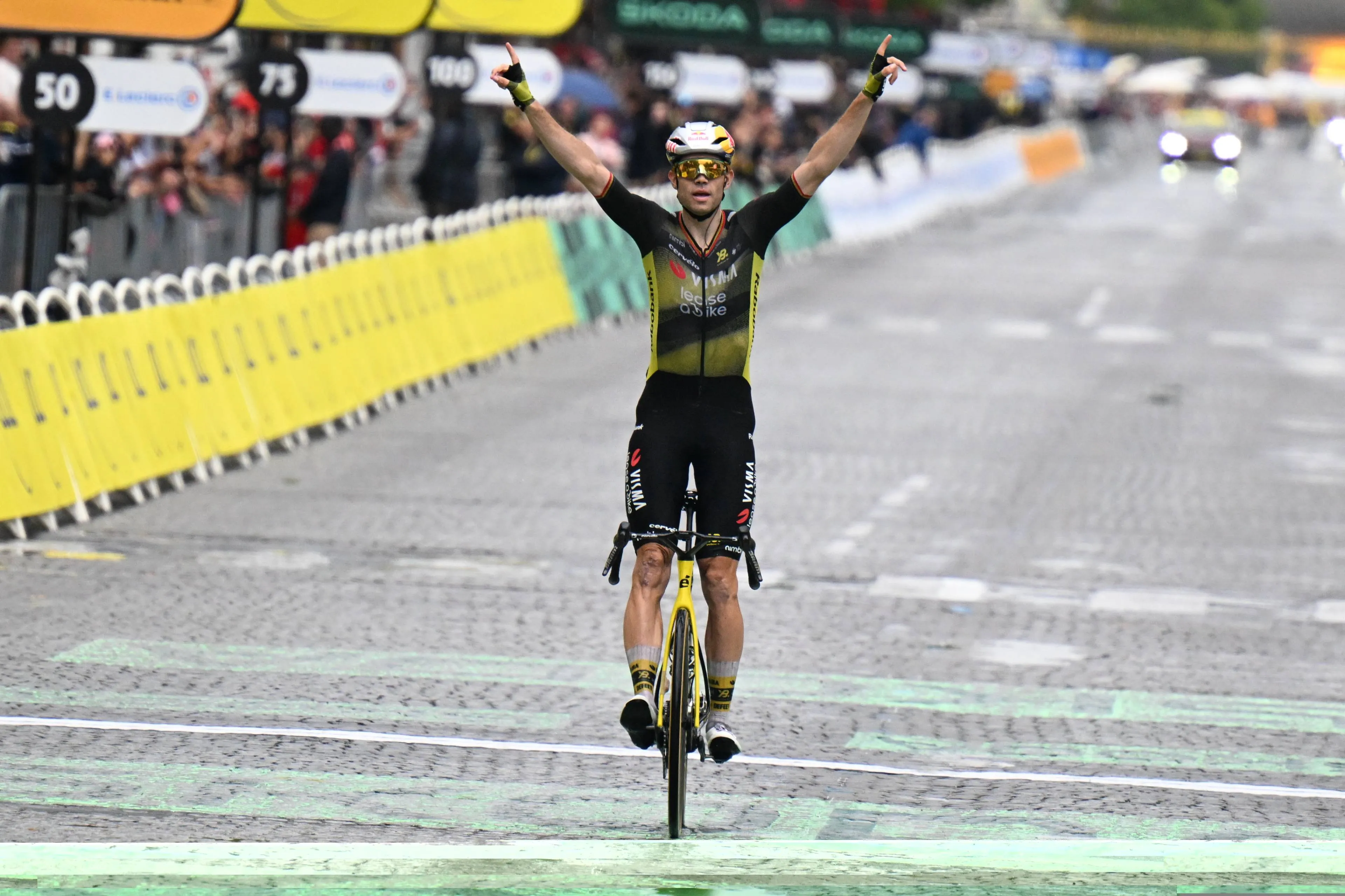 Armstrong and co. watch van Aert perform a 'boss move' in last Tour de France stage