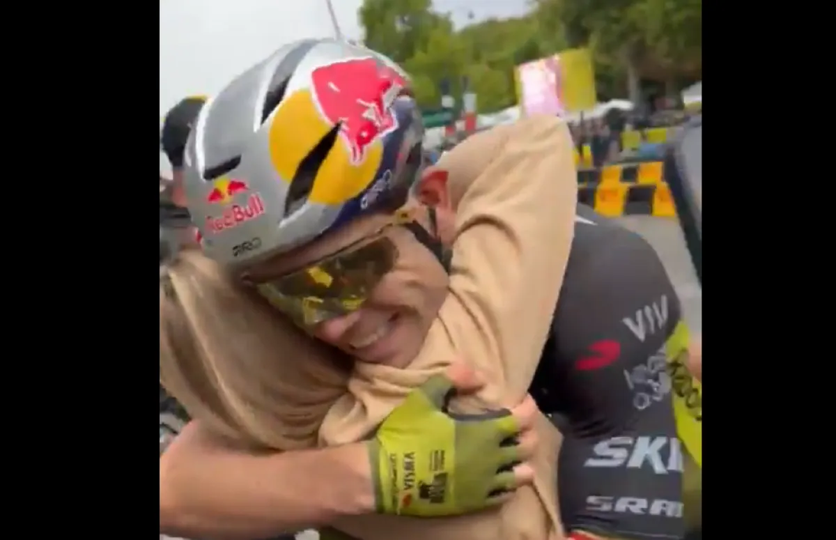 Wout van Aert thanks his inner circle after spectacle on Montmartre in last Tour de France stage