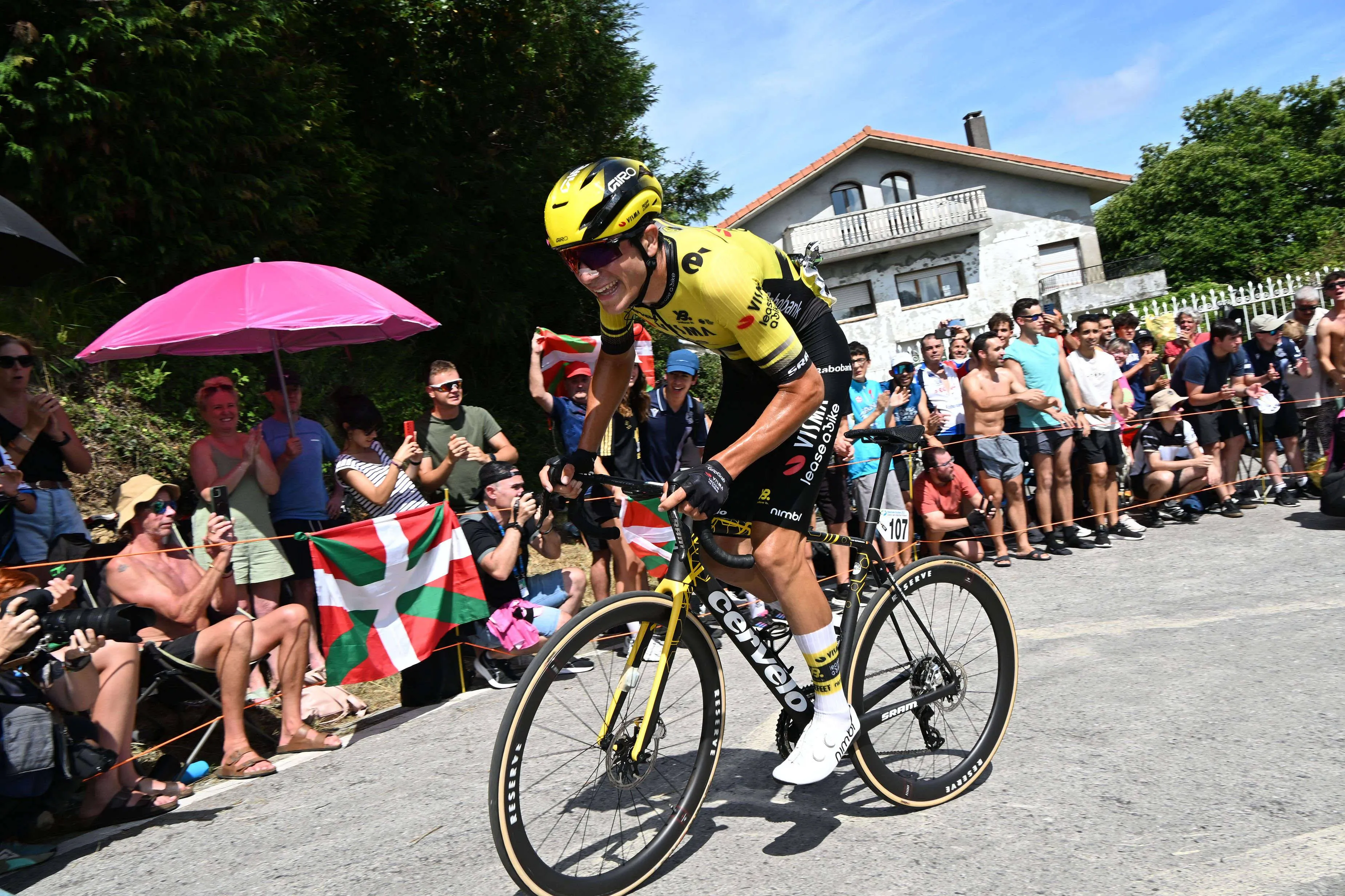 Visma | LaB missed out on victory despite having the odds in their favor, but the rookie of the team impressed: "That's fantastic"