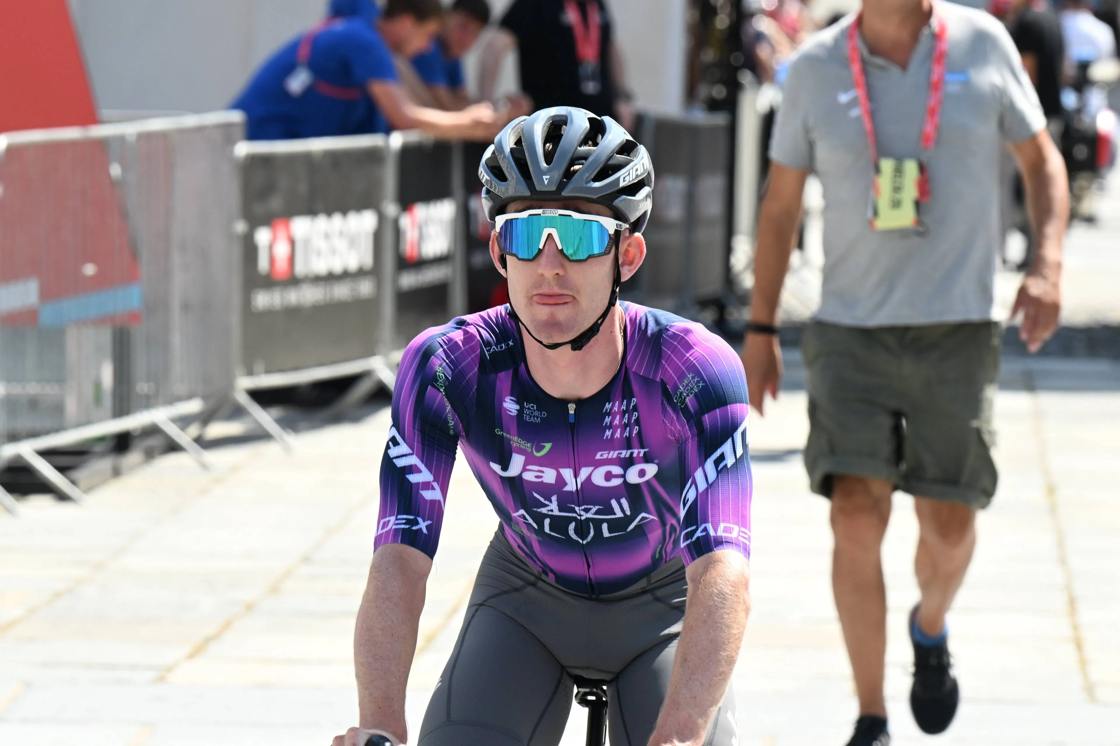 Boetes, tijdstraffen en juryrapport Vuelta a España 2025 | Peloton gedraagt zich keurig in Frankrijk