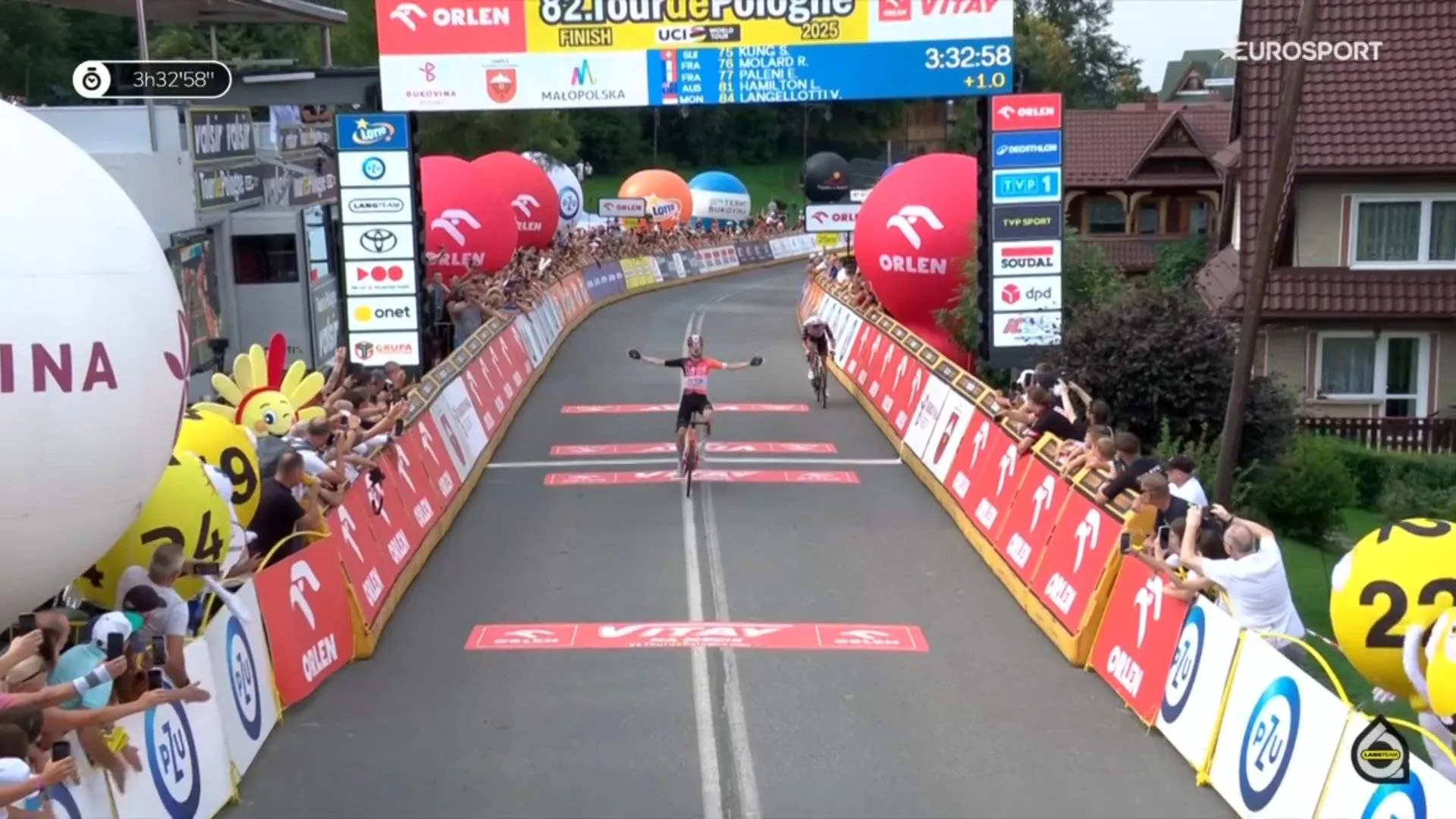 Excitement in Poland: Monegask Langelotti overtakes McNulty in the final meters