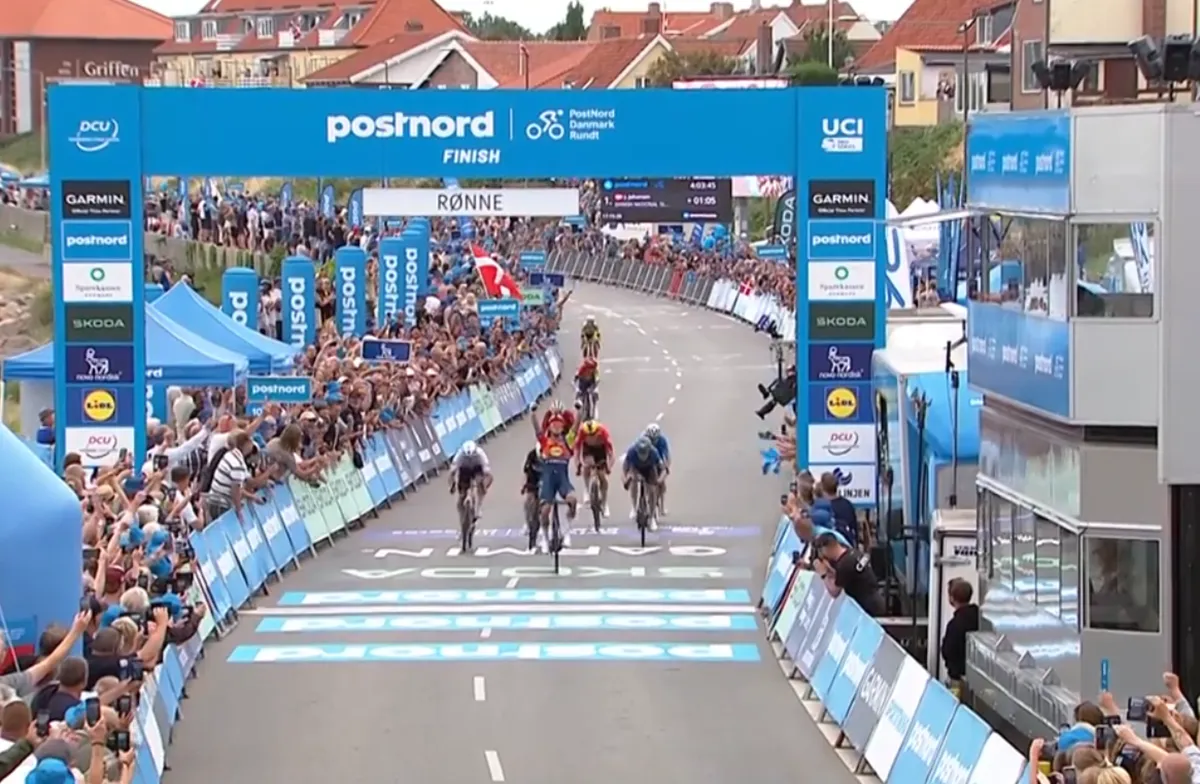 Ook die is klaar voor La Vuelta! Mads Pedersen houdt huis in eigen land en durft héél vroeg te juichen