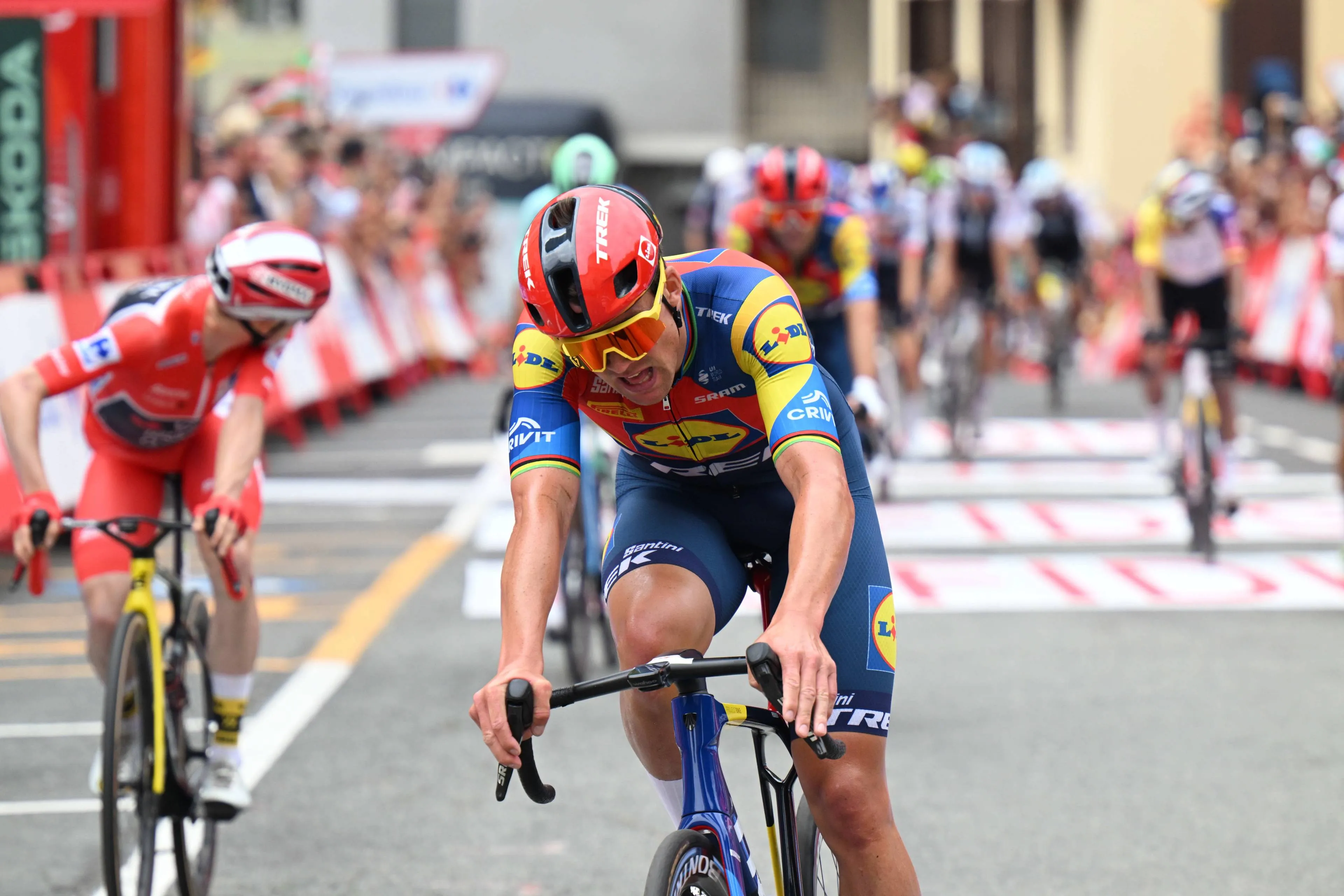 Pedersen takes green after another missed Lidl-Trek chance: "Time to sit down with the team"