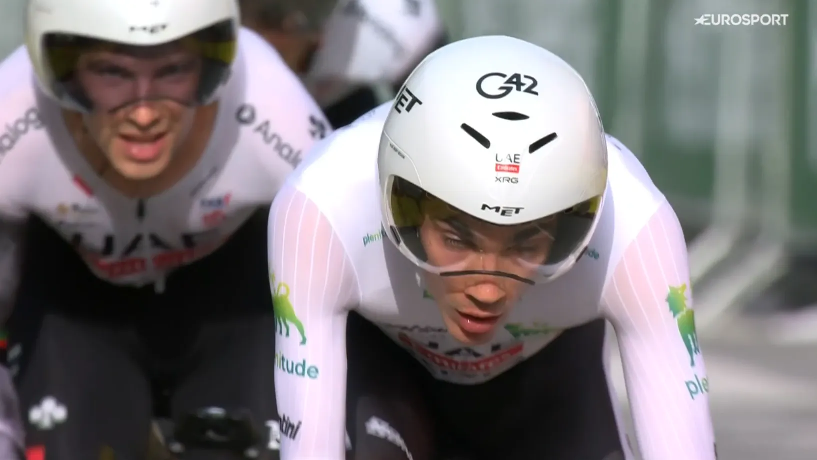 UAE Emirates-XRG klopt Visma | Lease a Bike in spannende ploegentijdrit Vuelta, maar Vingegaard pakt wel het rood terug