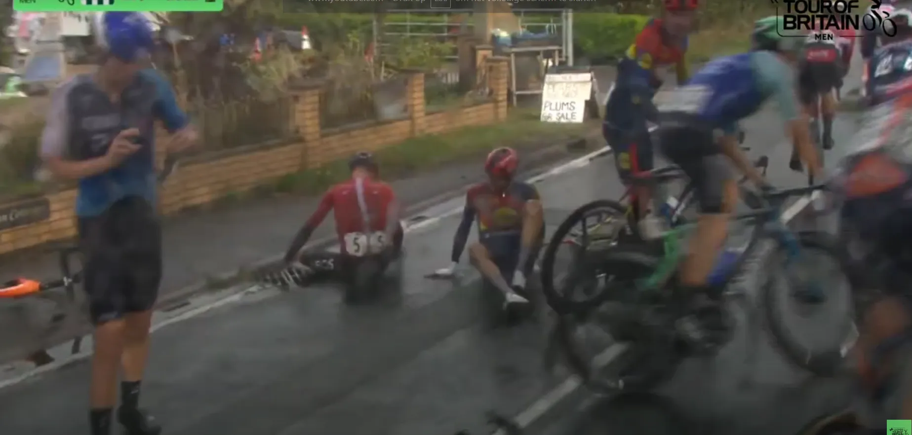 'Het is wreed, de laatste tijd'; Van Wilder schudt hoofd in GB na valpartij met Nederlandse WK-kopmannen Thymen Arensman en Bauke Mollema